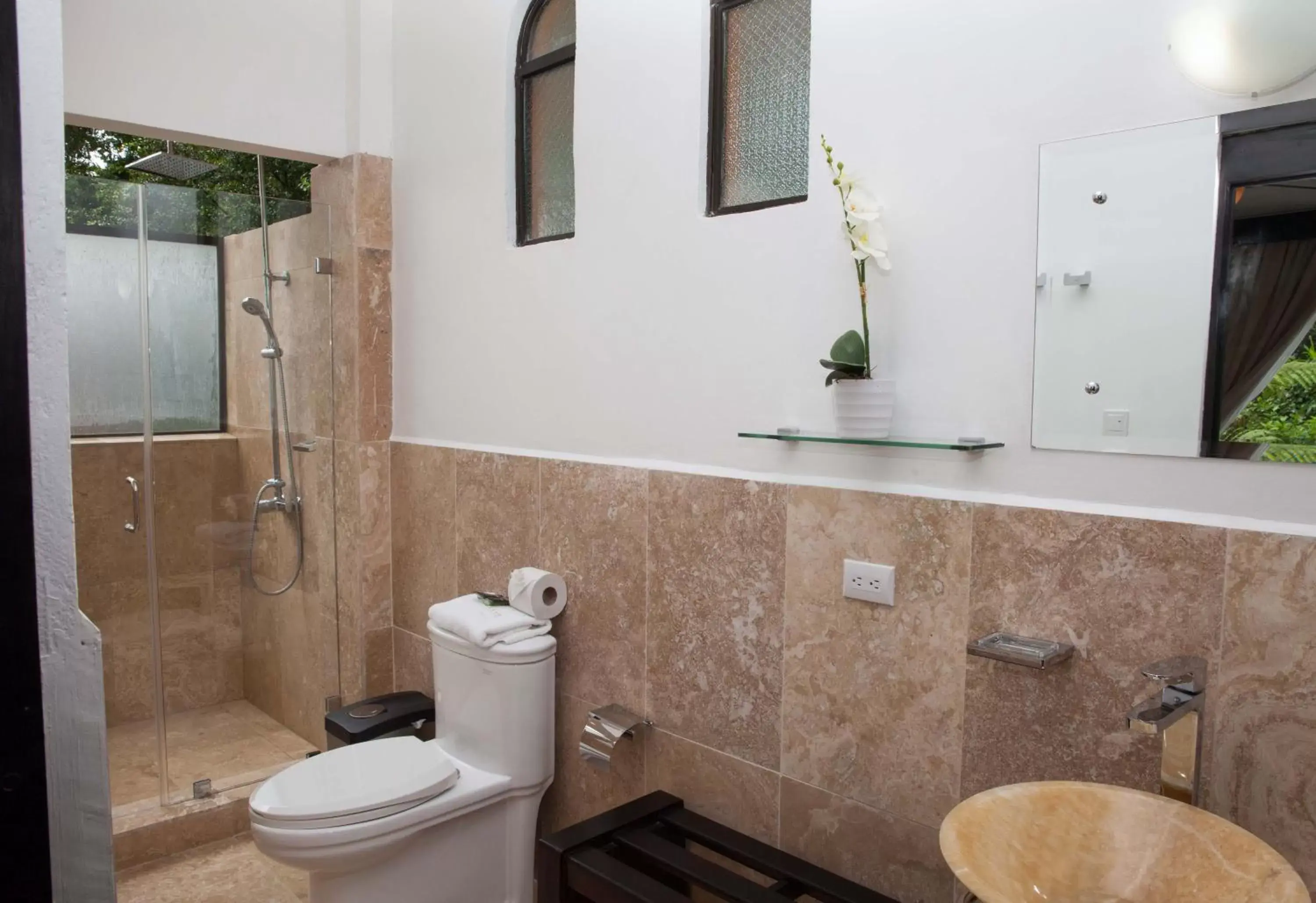 Bathroom in Tifakara Boutique Hotel & Birding Oasis