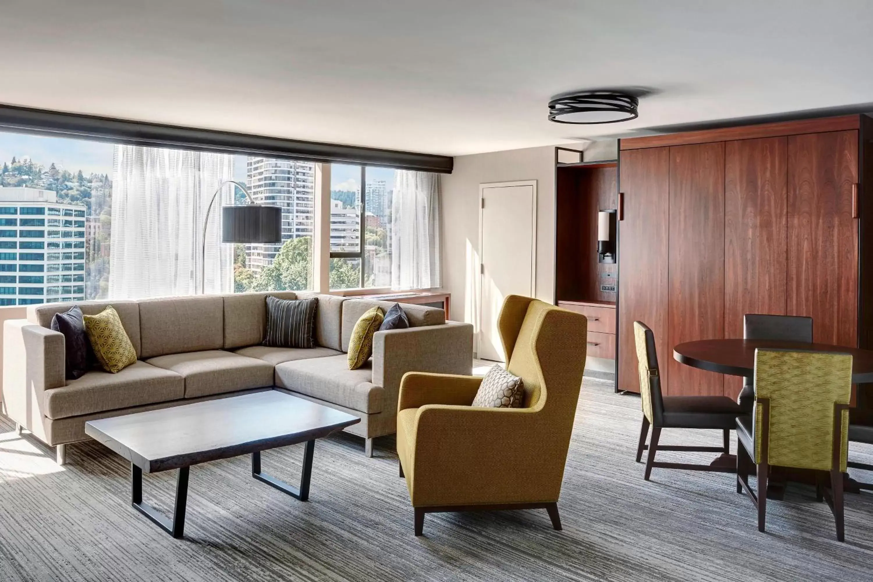 Living room, Seating Area in Portland Marriott Downtown Waterfront