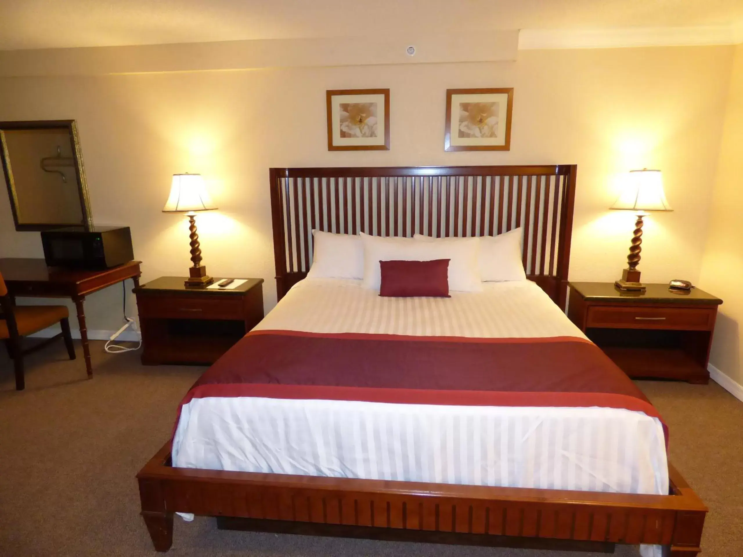 Bed, Room Photo in Days Inn & Suites by Wyndham Lake Okeechobee