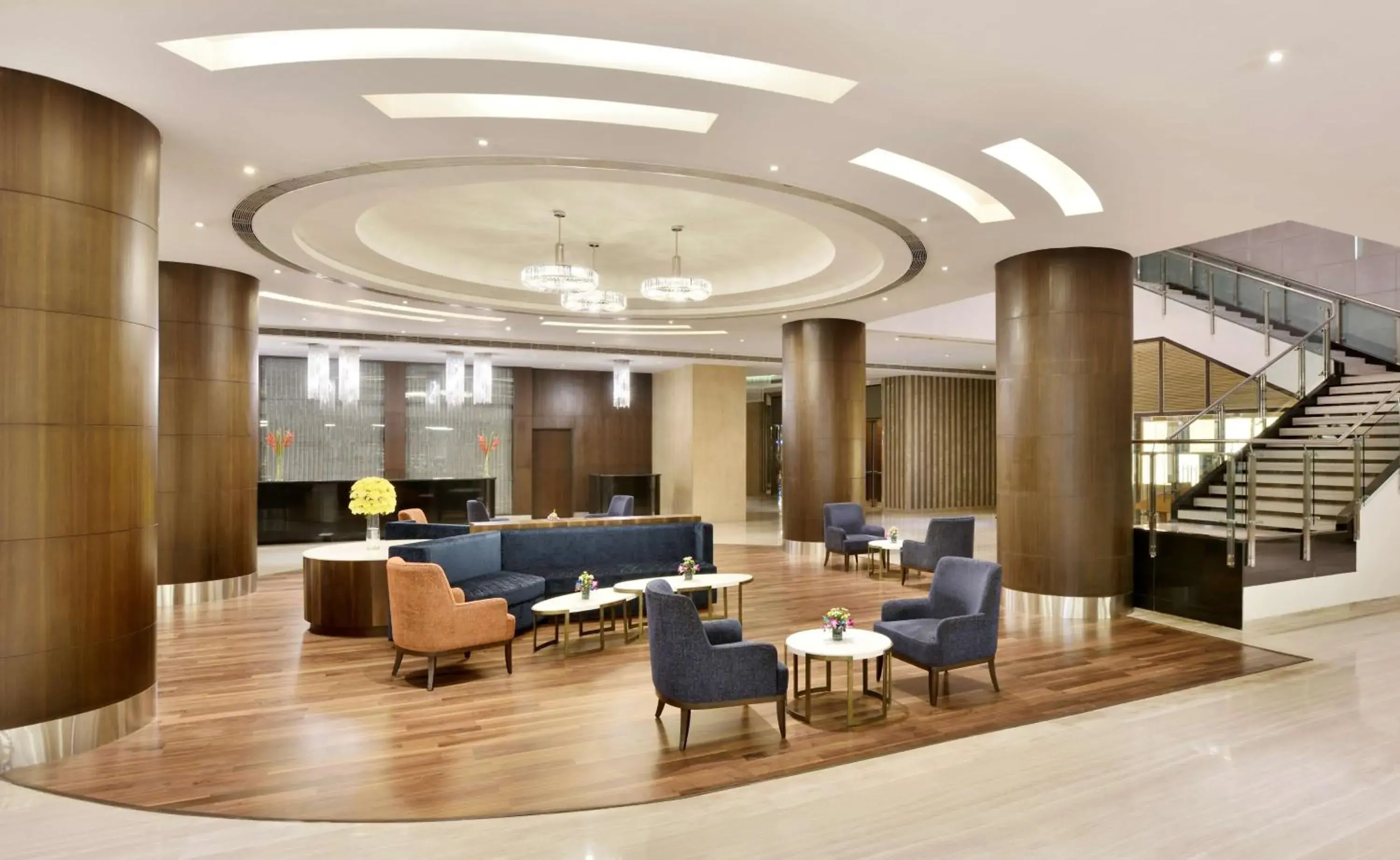 Lounge or bar, Lobby/Reception in Radisson Gurugram Udyog Vihar