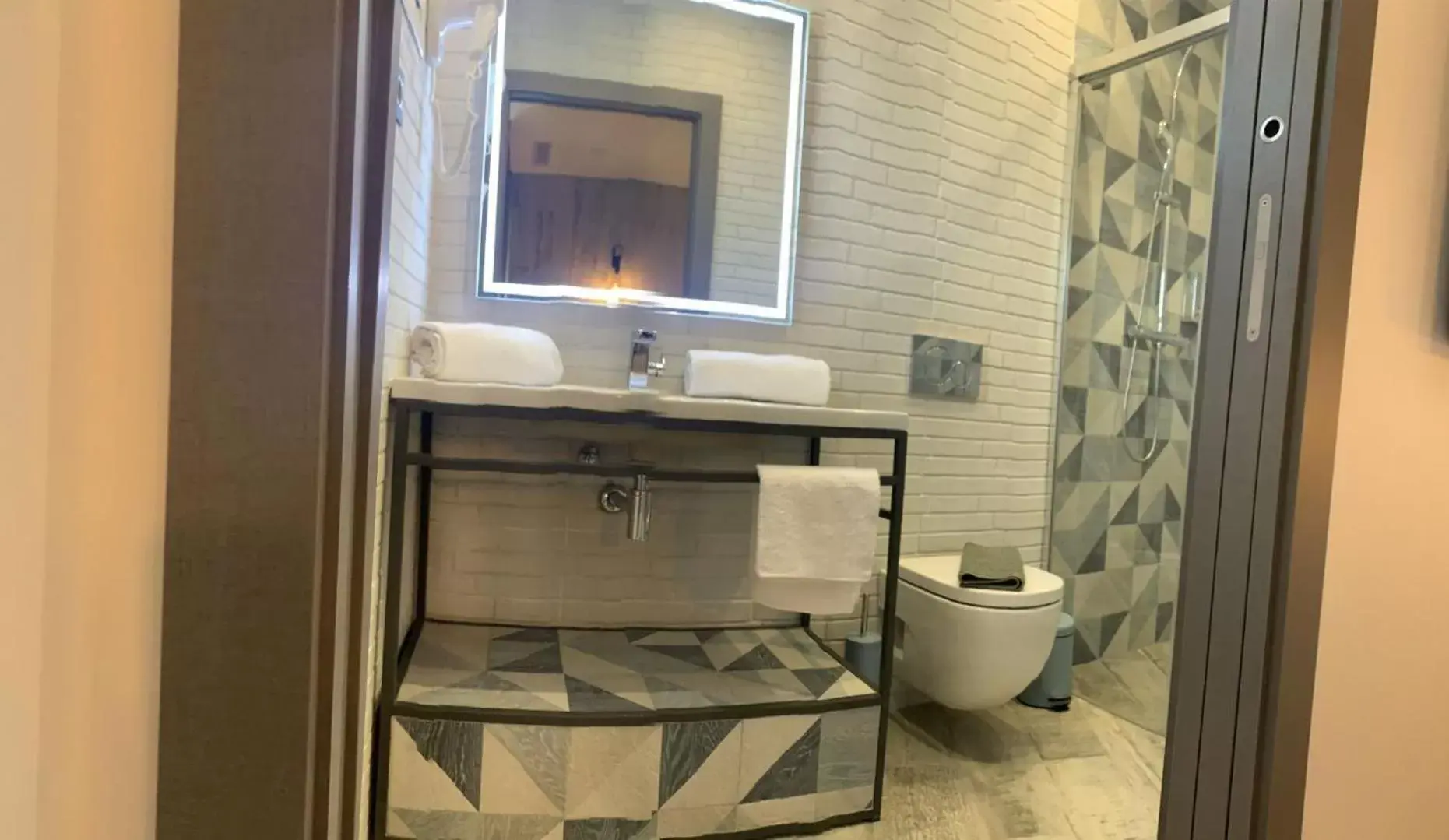 Bathroom in Hotel Riojano