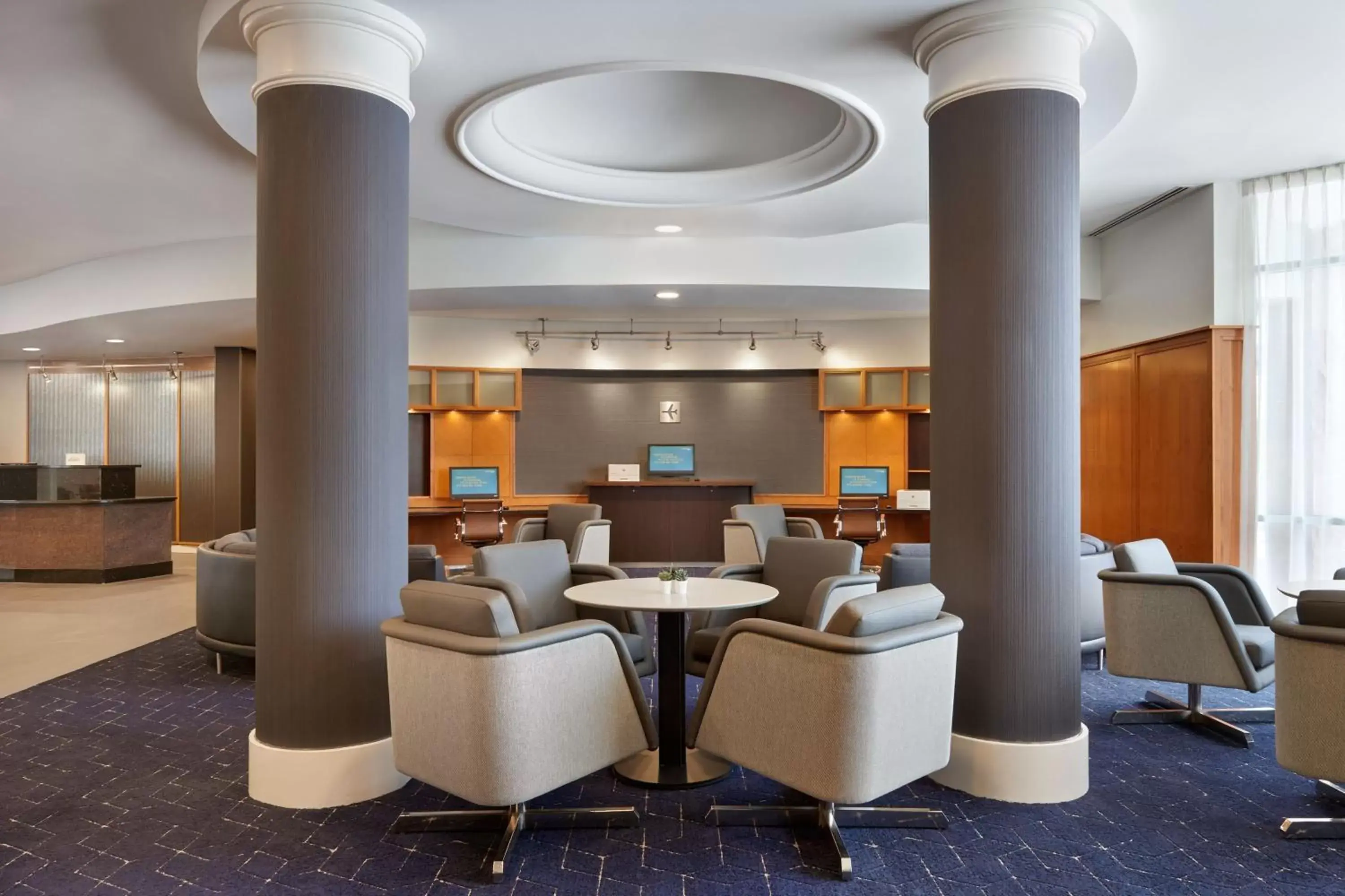 Lobby or reception, Lounge/Bar in Courtyard by Marriott Toronto Markham