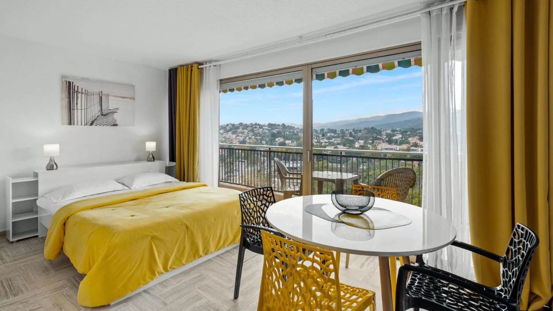 Bed in Cannes Marina Appart Hotel Mandelieu