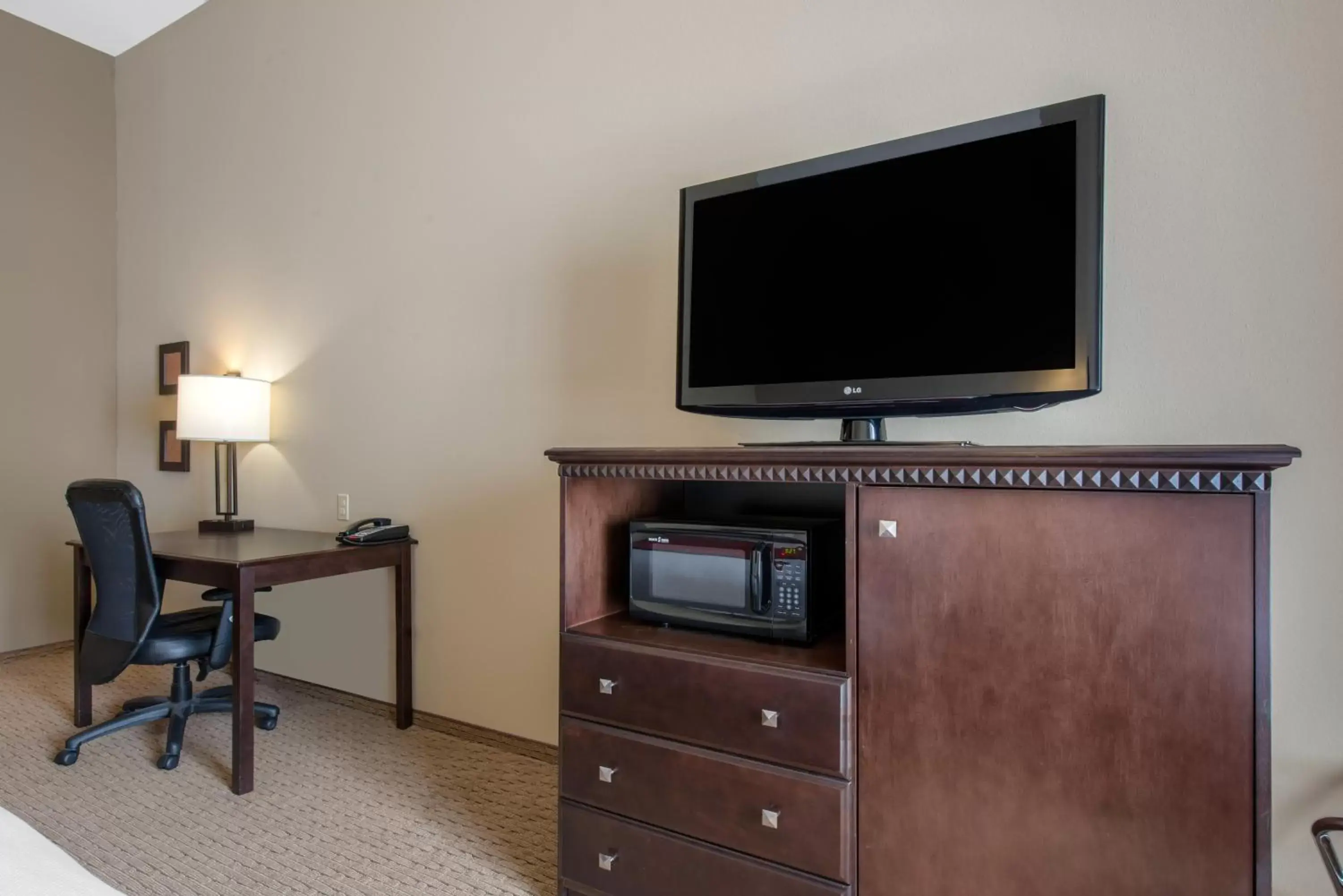 TV and multimedia, TV/Entertainment Center in Comfort Suites Sarasota-Siesta Key