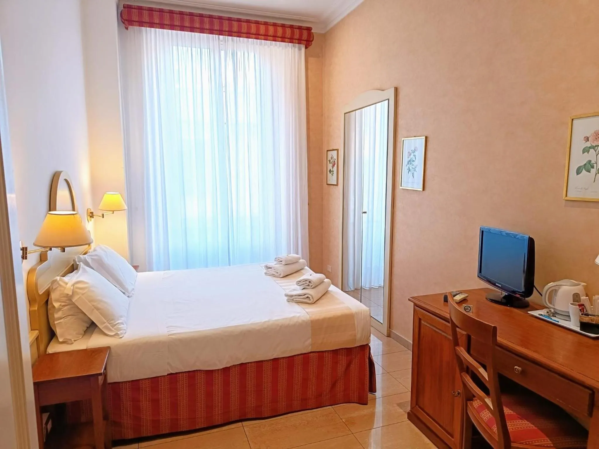 Bedroom, Bed in Roman Terrace