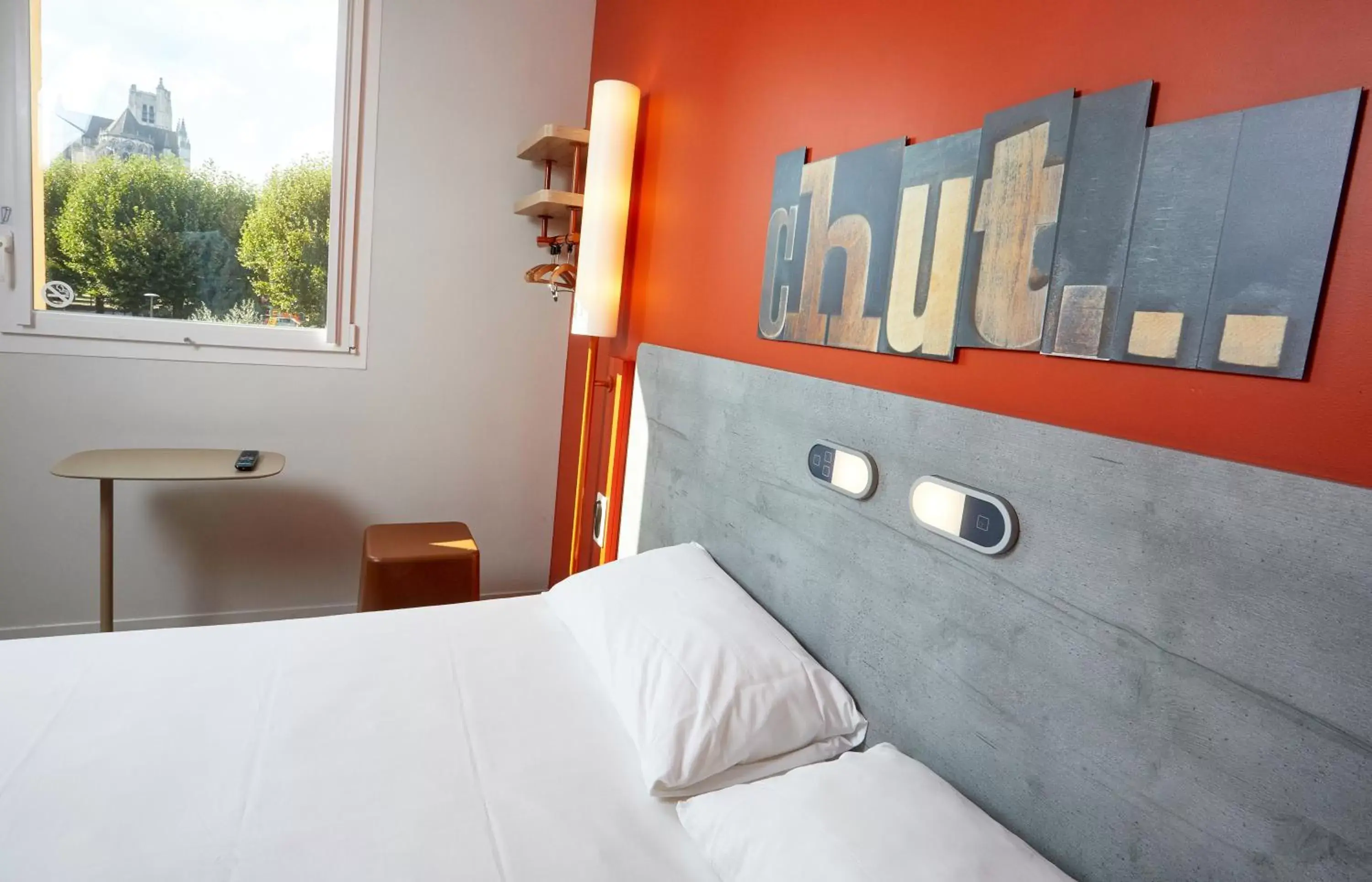 Bedroom in ibis budget Auxerre Centre