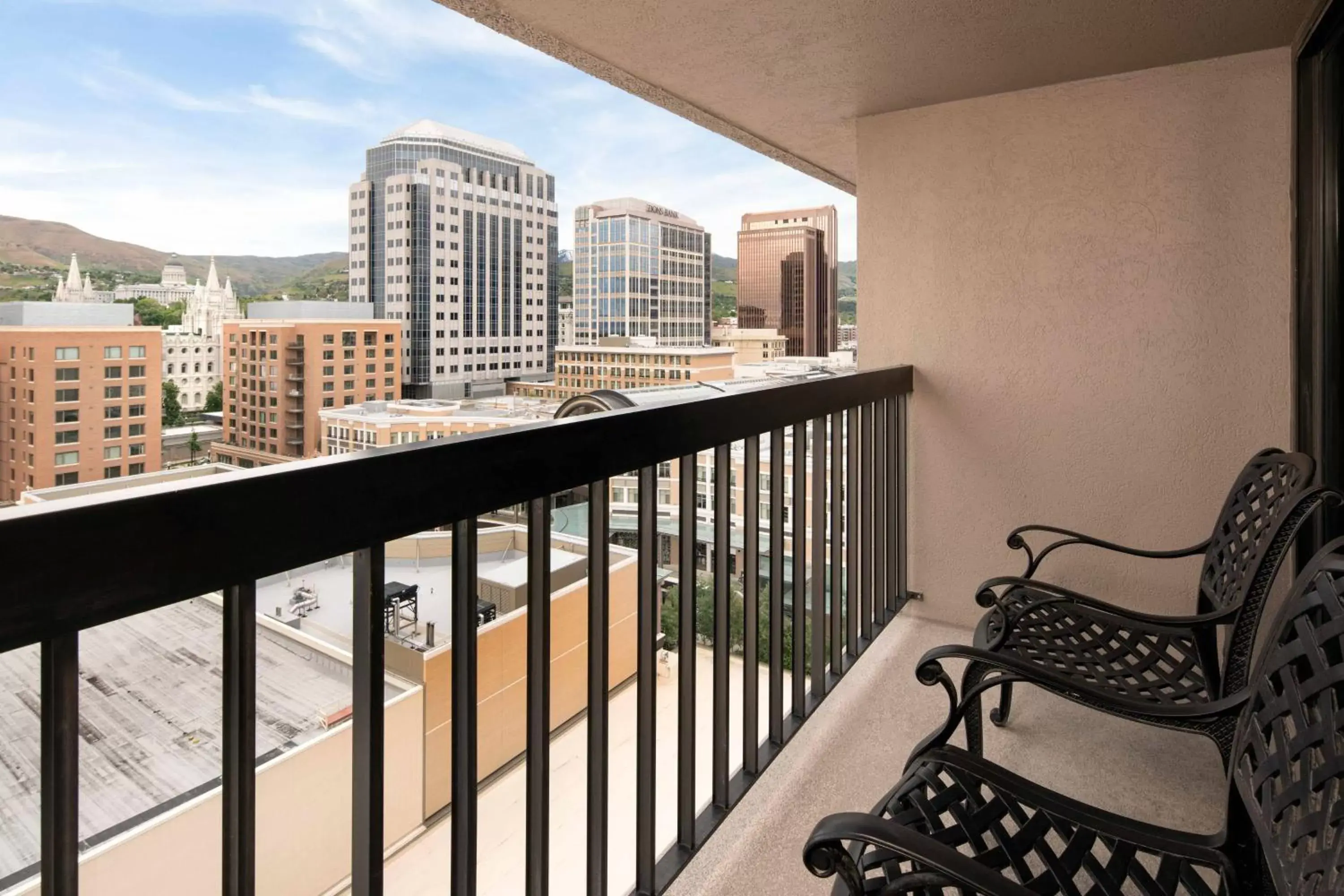 Photo of the whole room, Balcony/Terrace in Salt Lake Marriott Downtown at City Creek