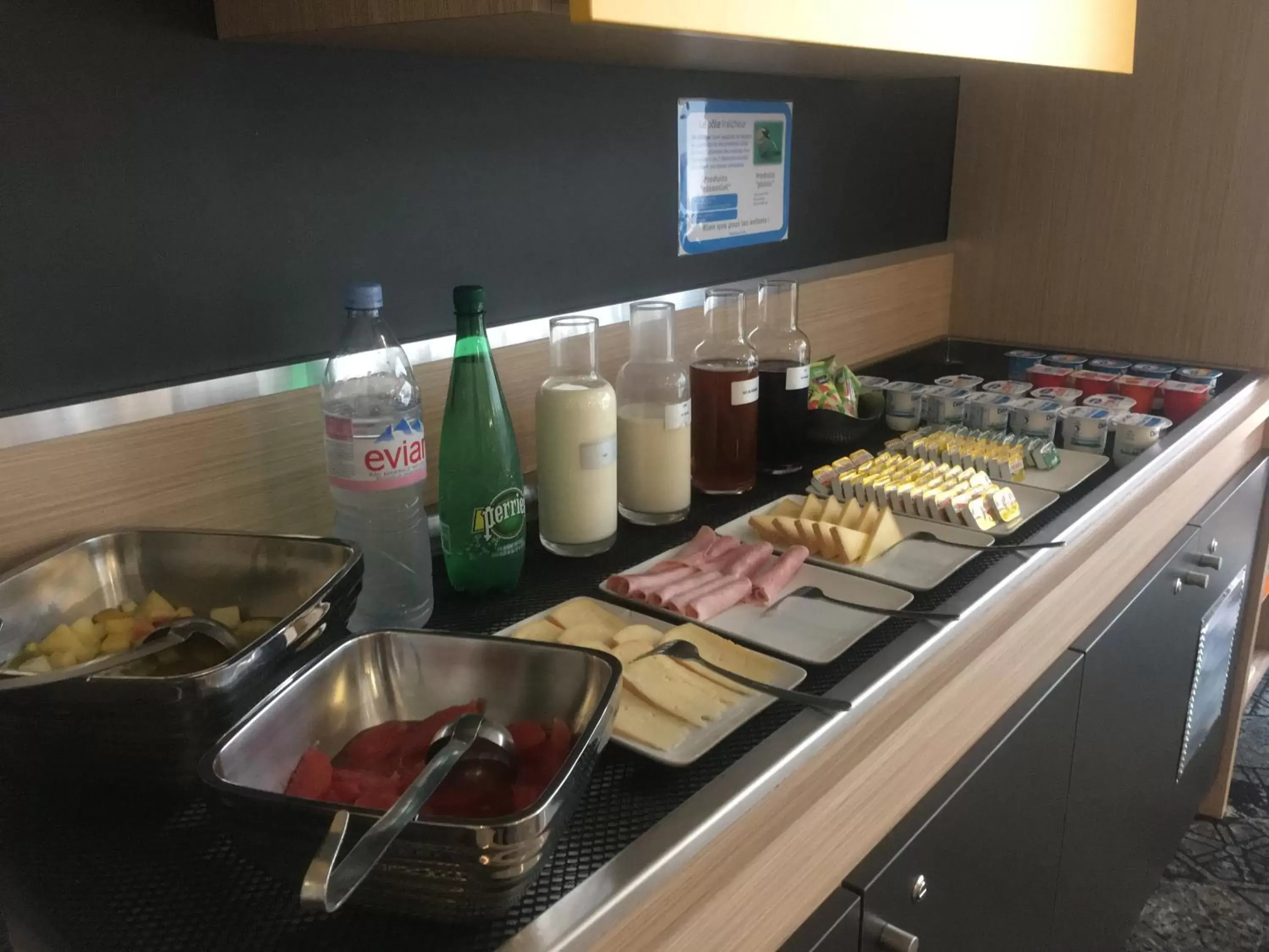 Buffet breakfast in ibis Styles Poitiers Nord