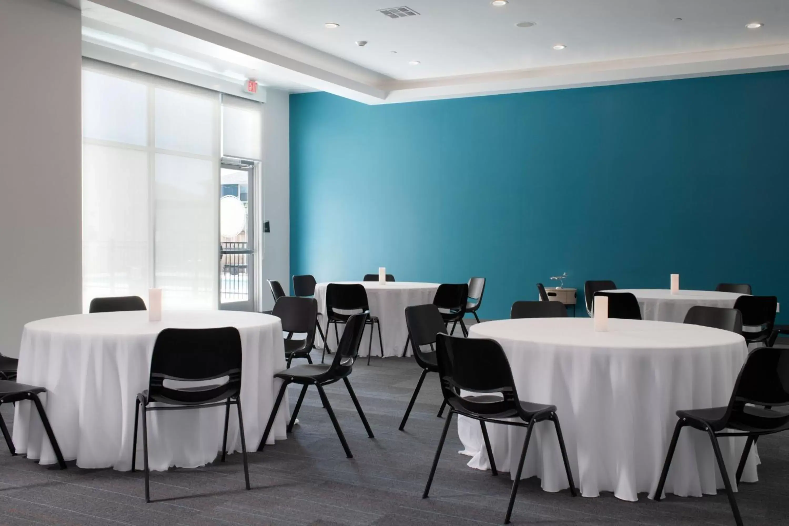 Meeting/conference room, Restaurant/Places to Eat in Aloft Oklahoma City Quail Springs