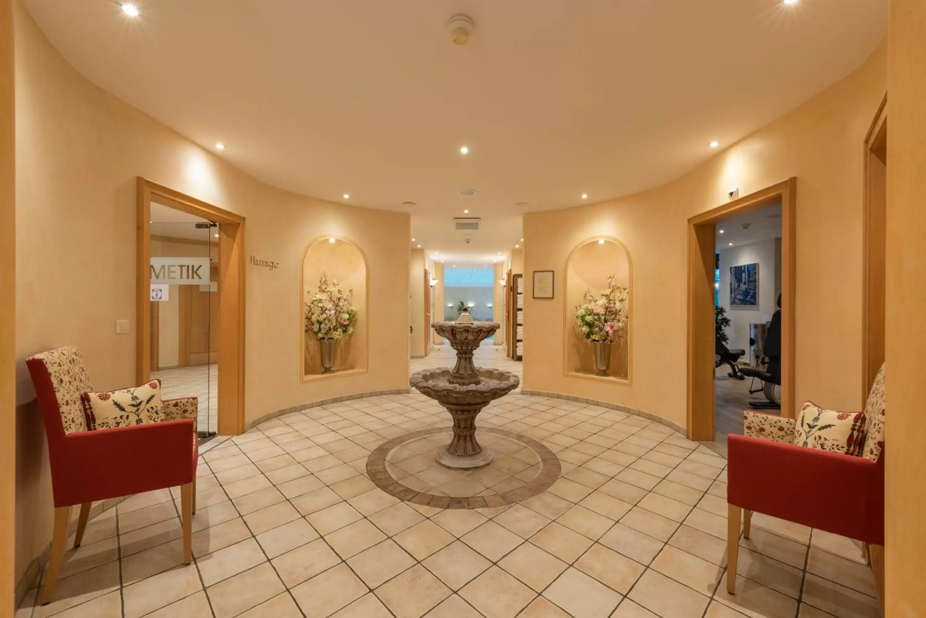 Spa and wellness centre/facilities, Lobby/Reception in Hotel Vereina