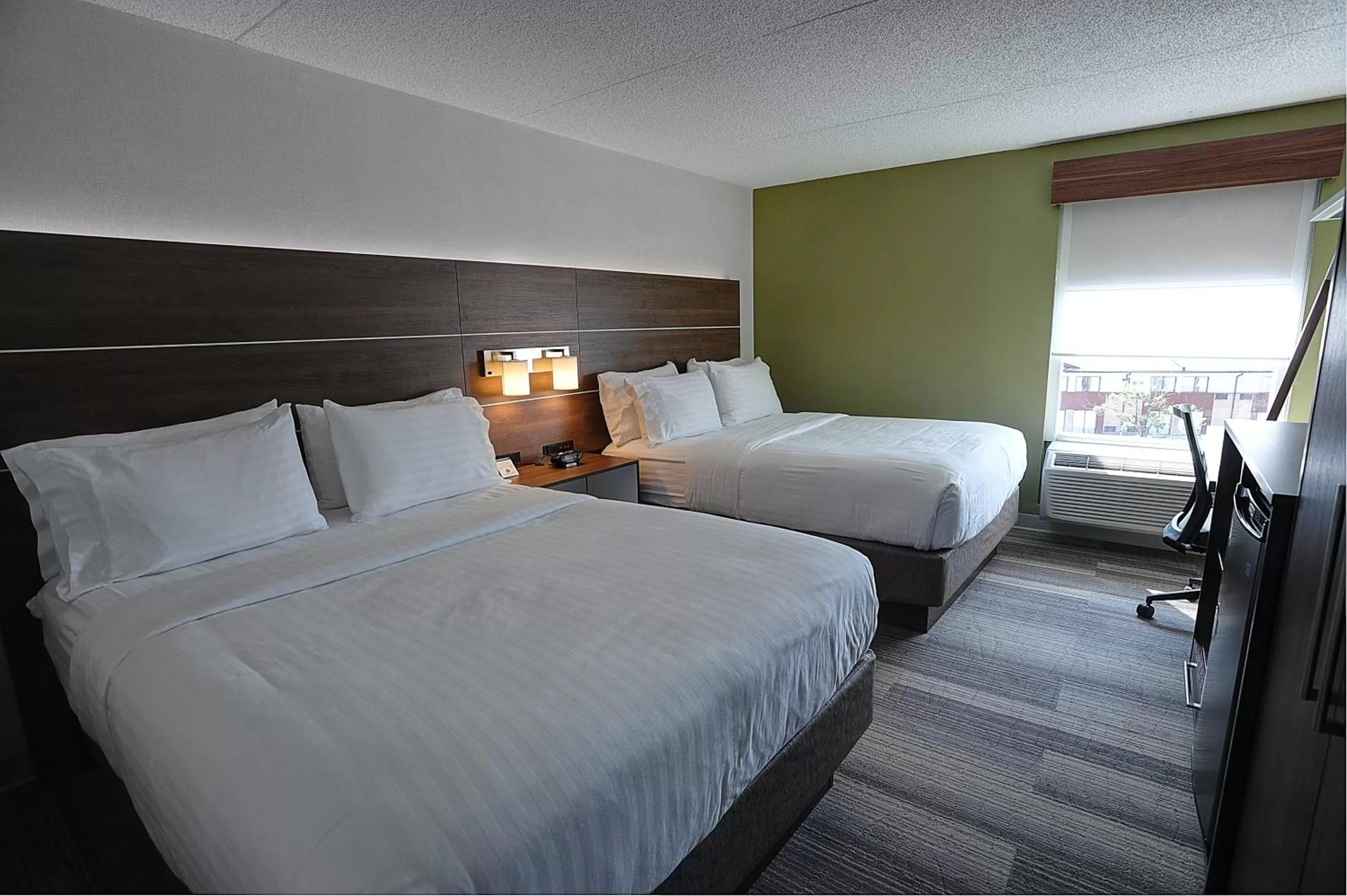 Photo of the whole room, Bed in Holiday Inn Express & Suites Toronto Airport West by IHG