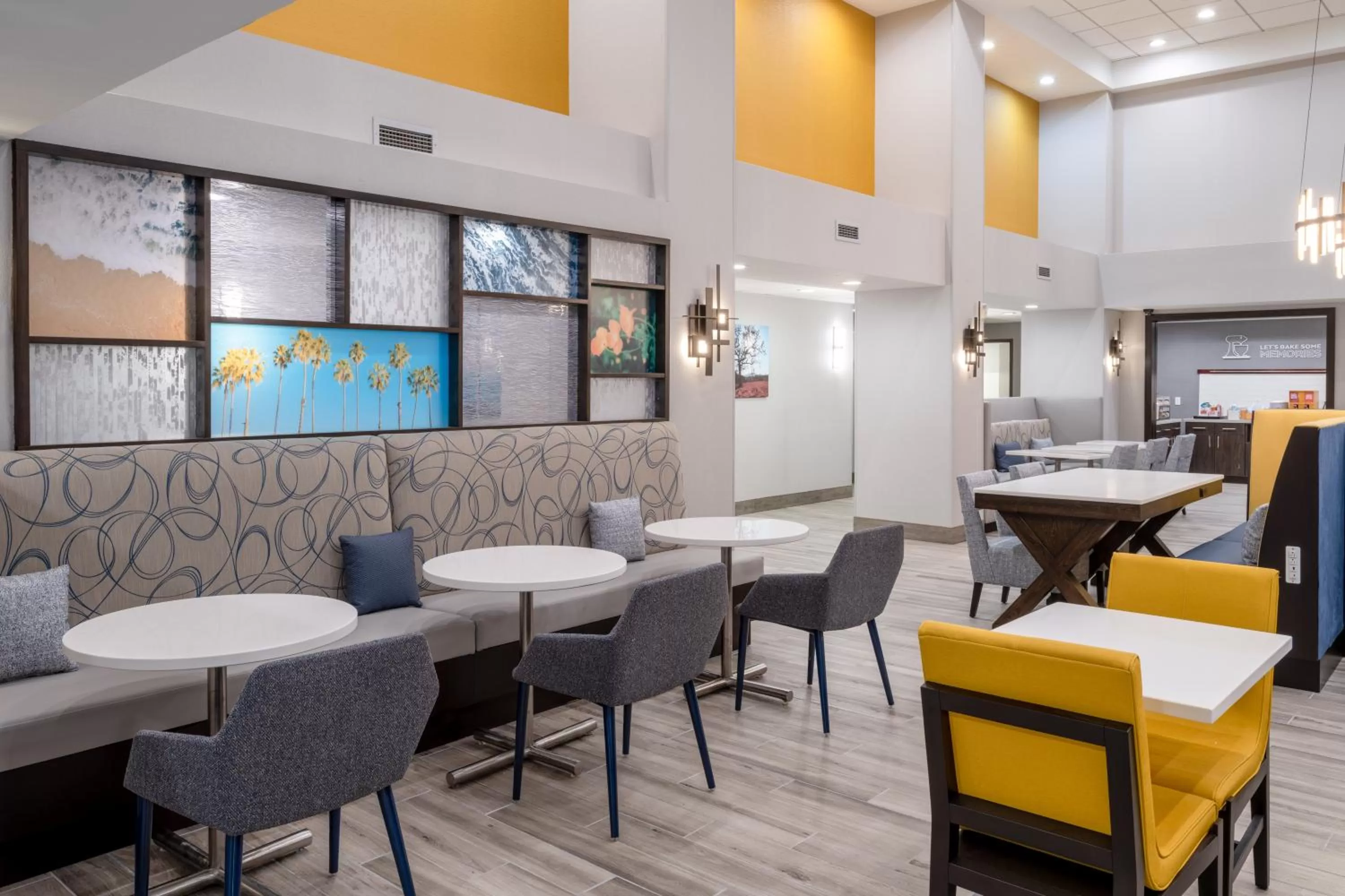 Seating area in Hampton Inn & Suites Agoura Hills