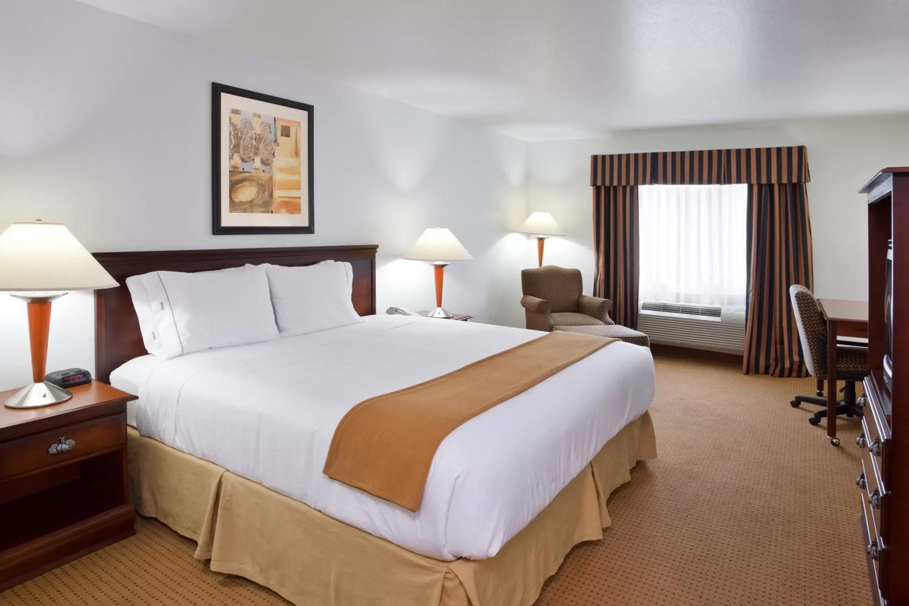 Bedroom, Bed in Holiday Inn Express - Newell-Chester WV, an IHG Hotel