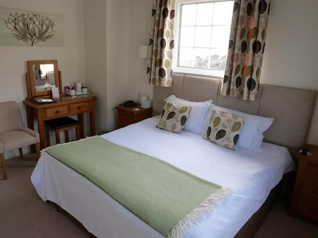 Bedroom, Bed in Trelawne Hotel