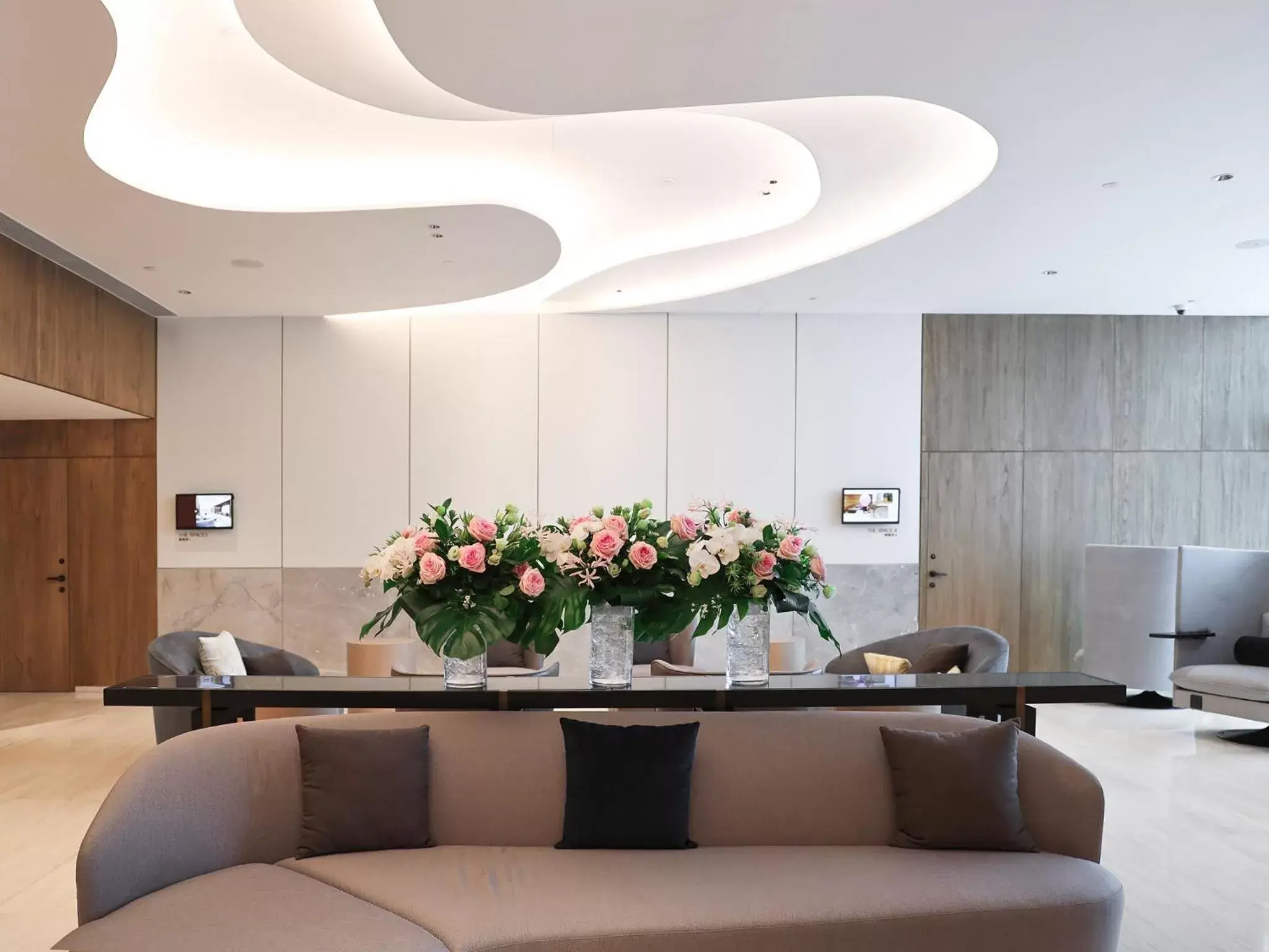 Lobby or reception in One-Eight-One Hotel & Serviced Residences