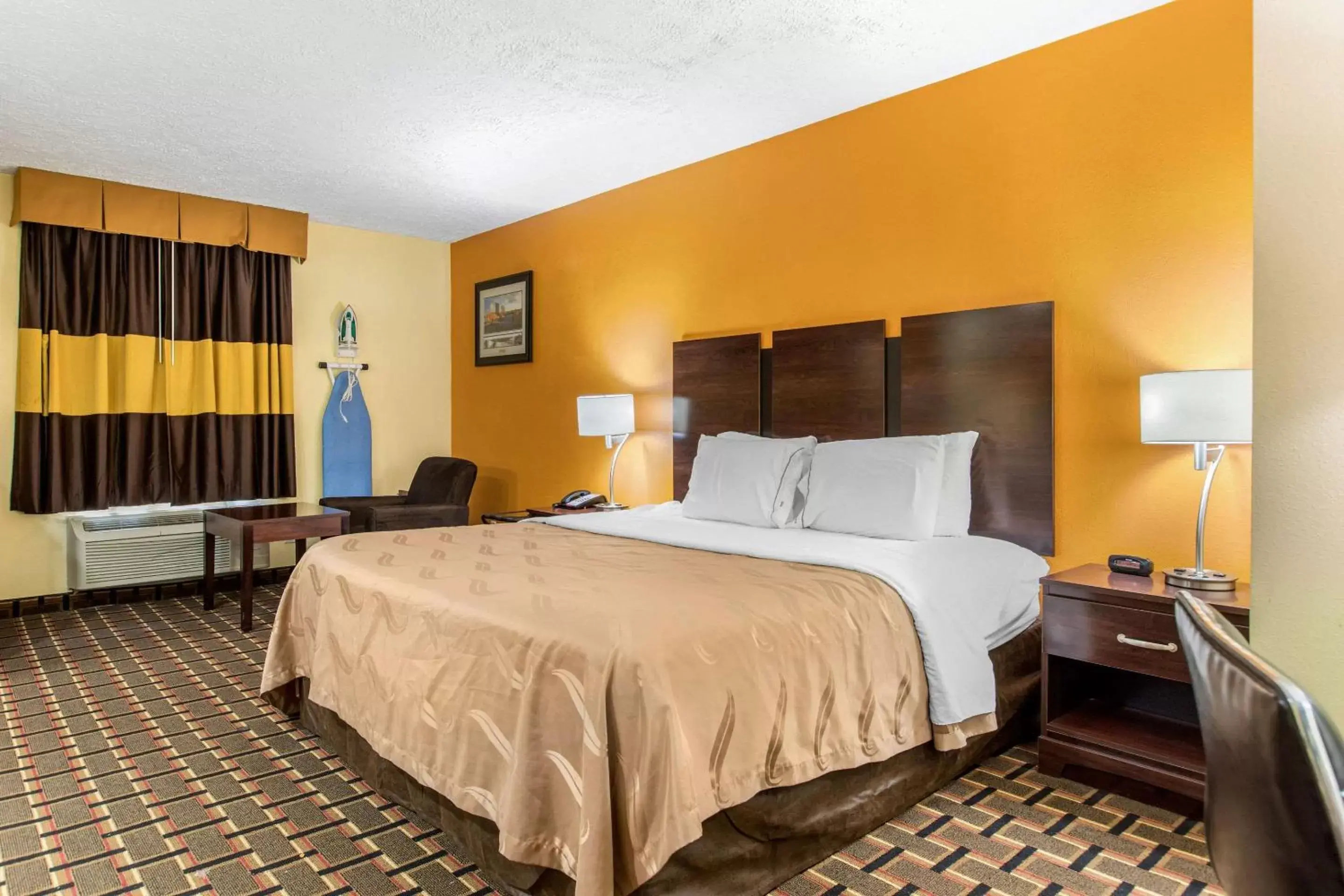 Photo of the whole room, Bed in Quality Inn Grand Rapids Near Downtown