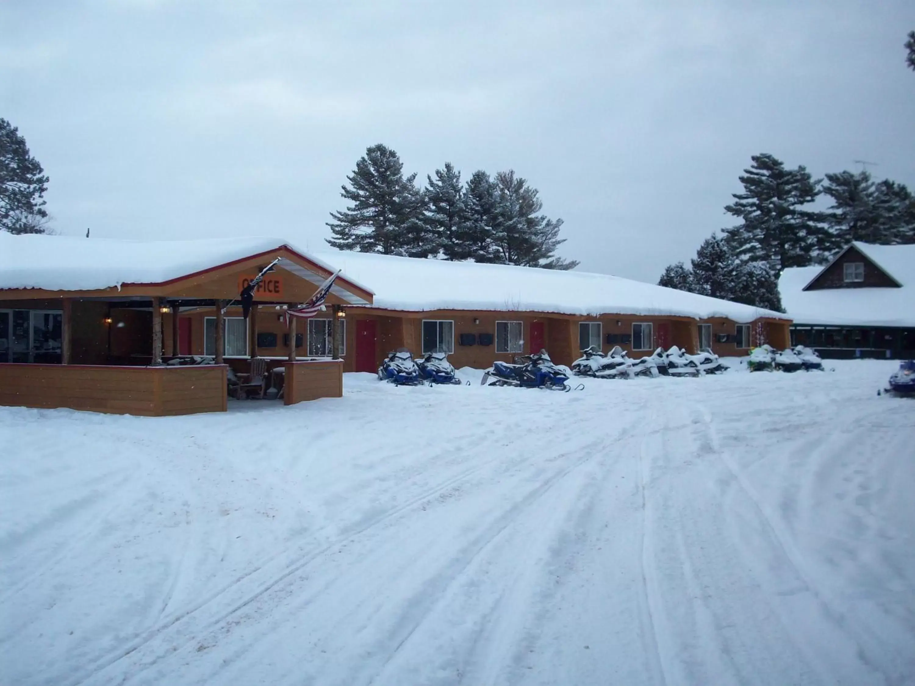 Winter in Hiawatha Lodge Inn