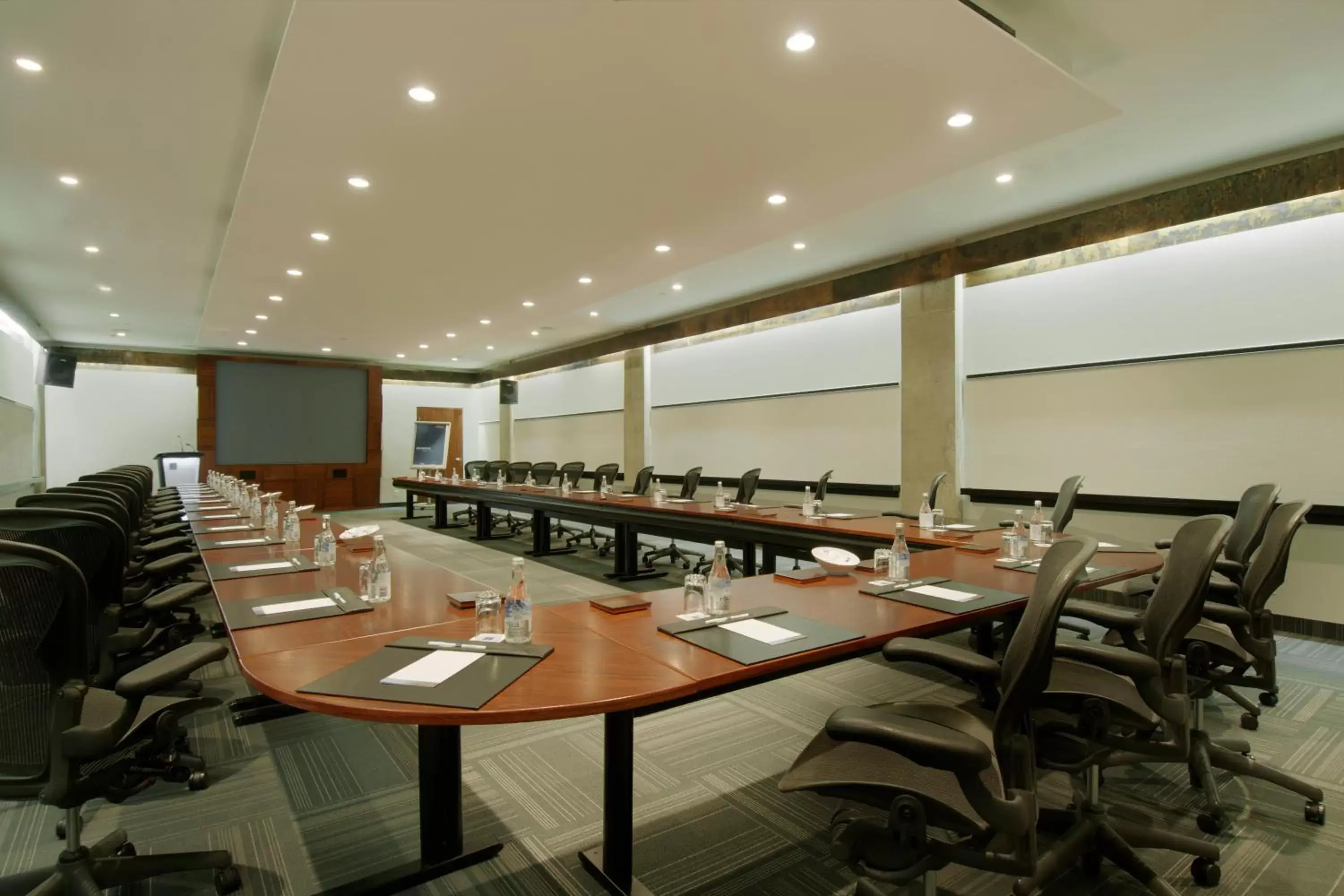 Business facilities in Novotel Montreal Center