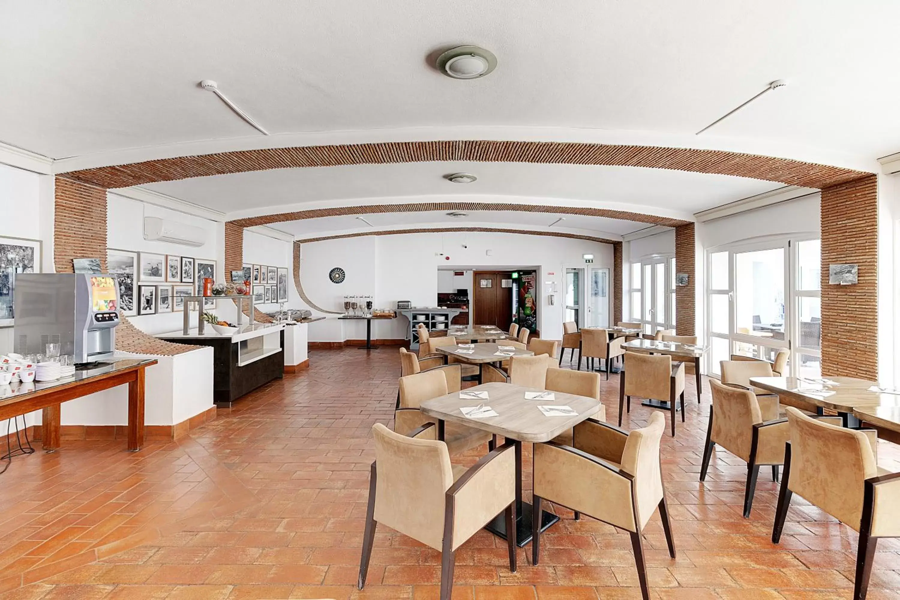 Meeting/conference room, Restaurant/Places to Eat in Hotel Carvoeiro Plaza