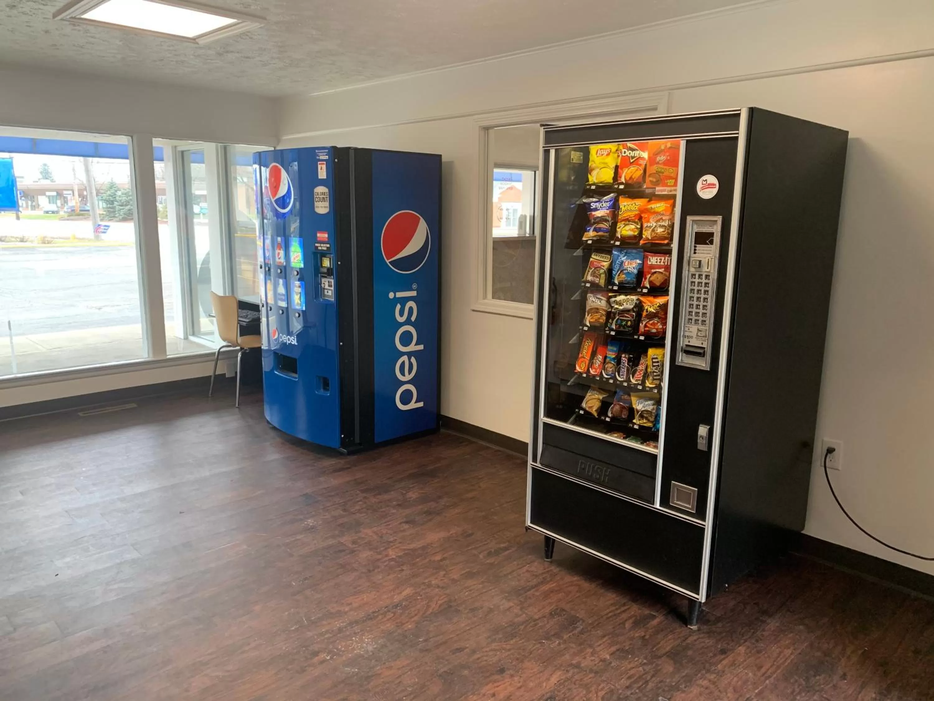 Shopping Area in Motel 6-North Olmsted, OH - Cleveland