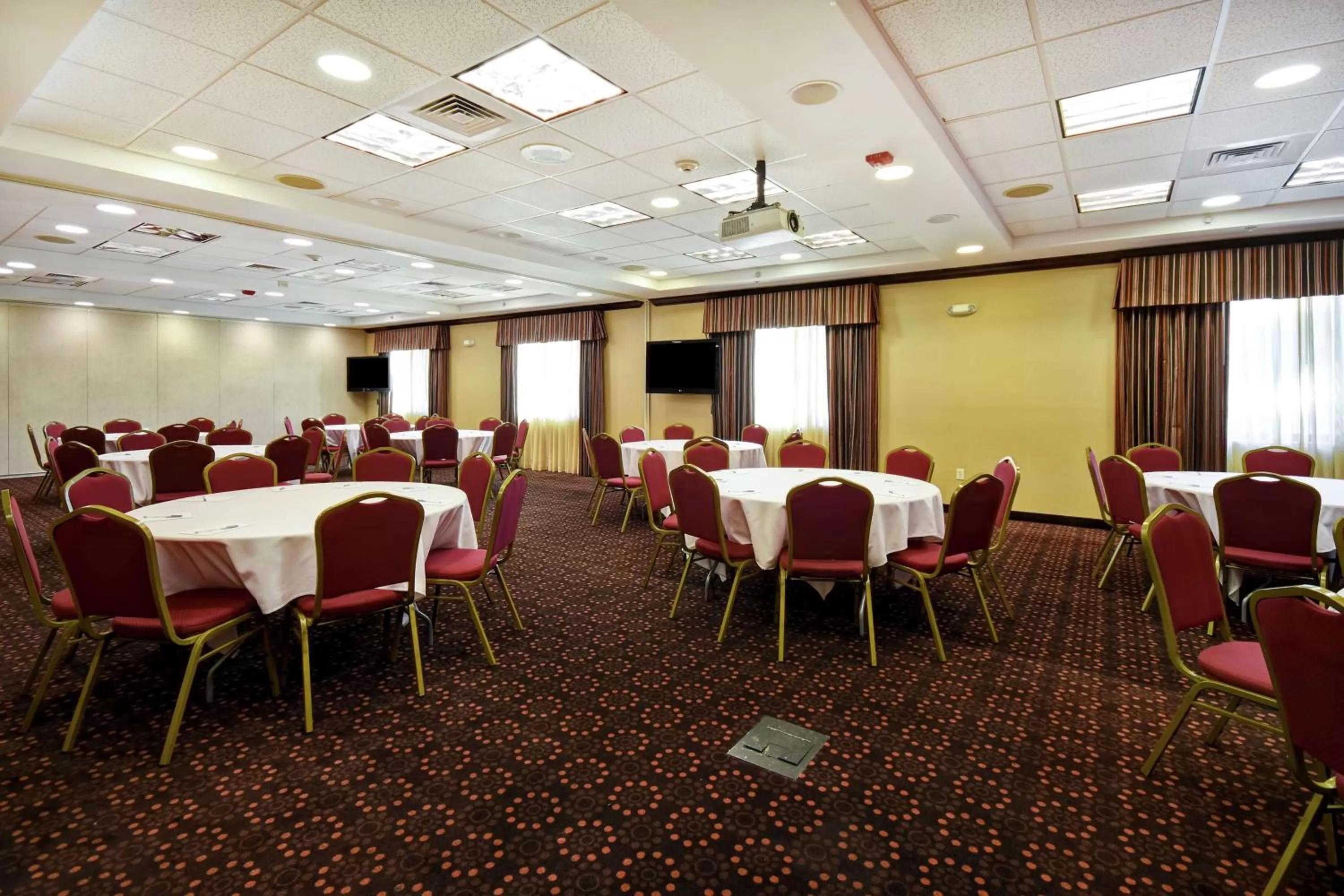 Meeting/conference room in Hampton Inn & Suites Folsom