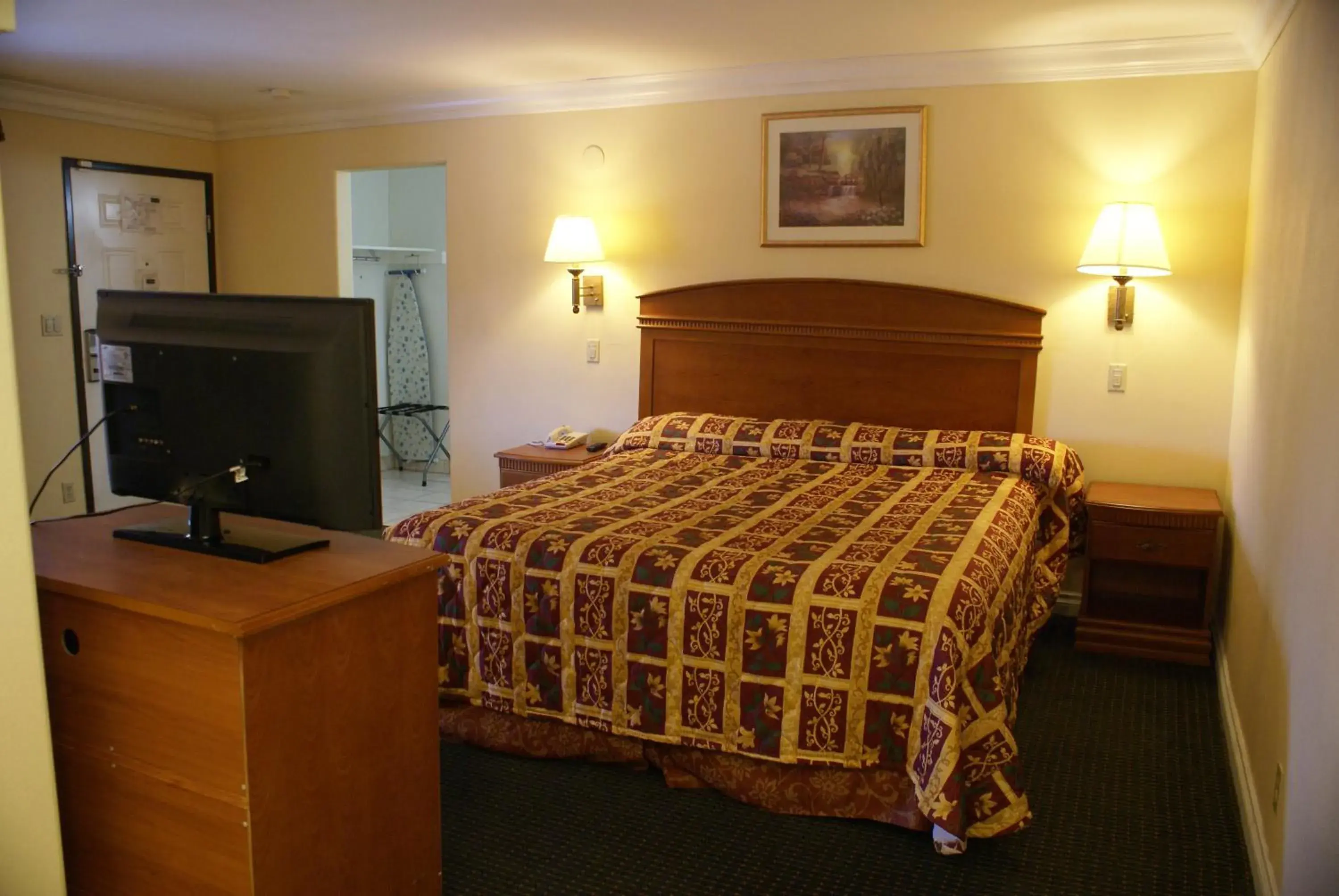 Bed in Colony Inn
