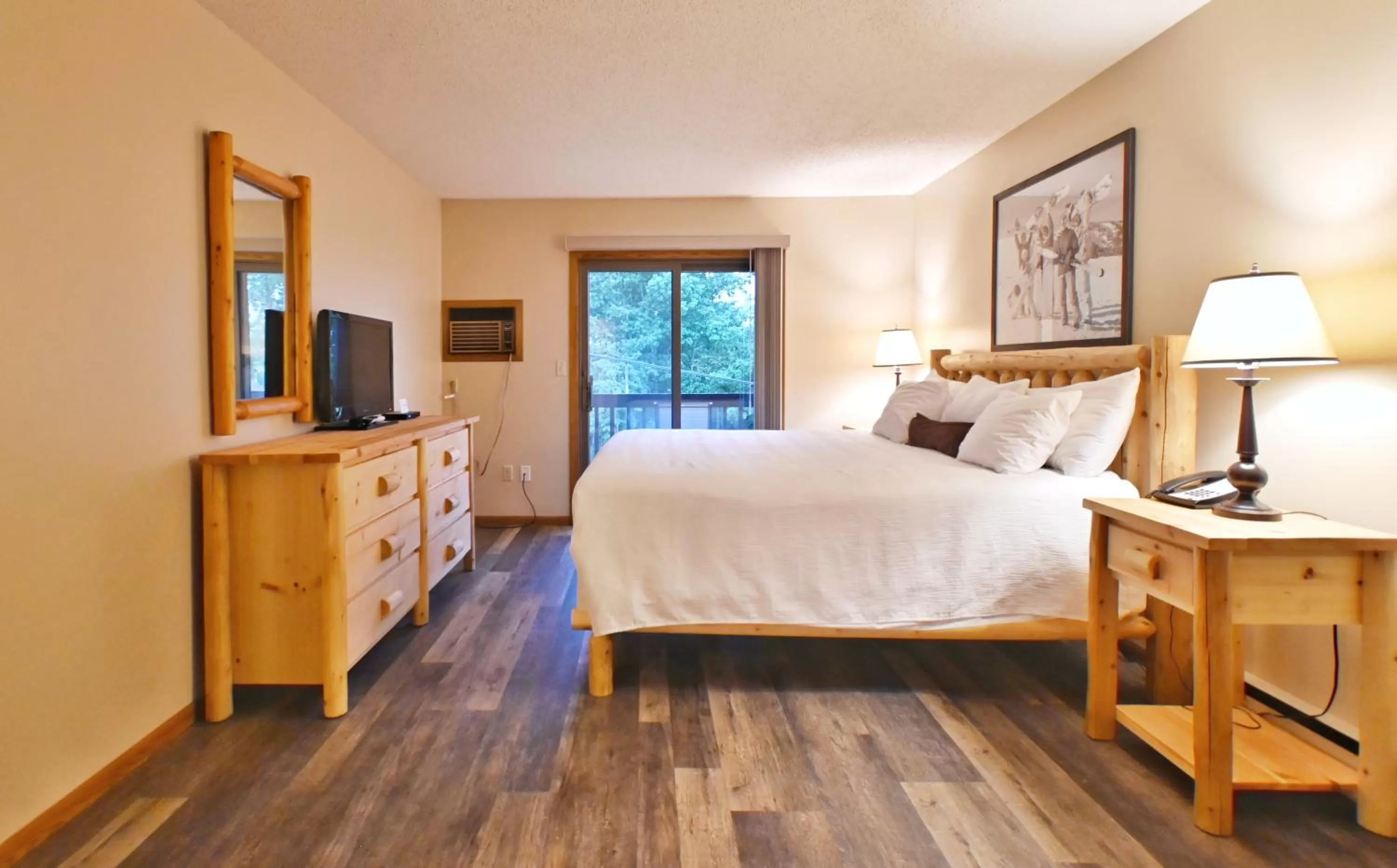 TV and multimedia, Bed in Pine Mountain Resort