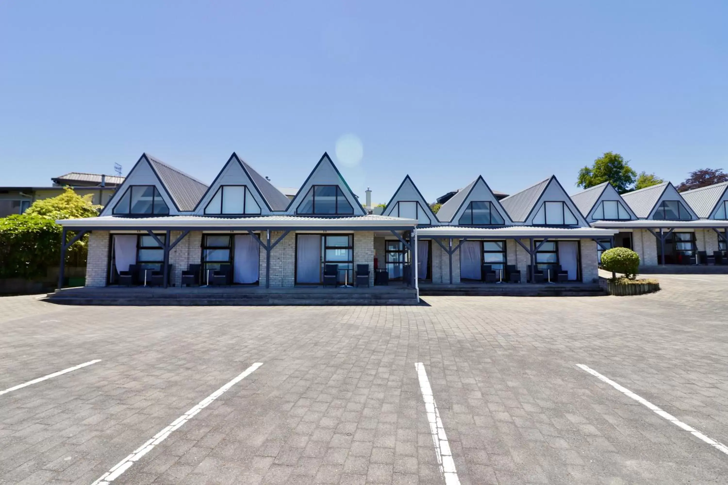 Property building in Gables Lakefront Motel