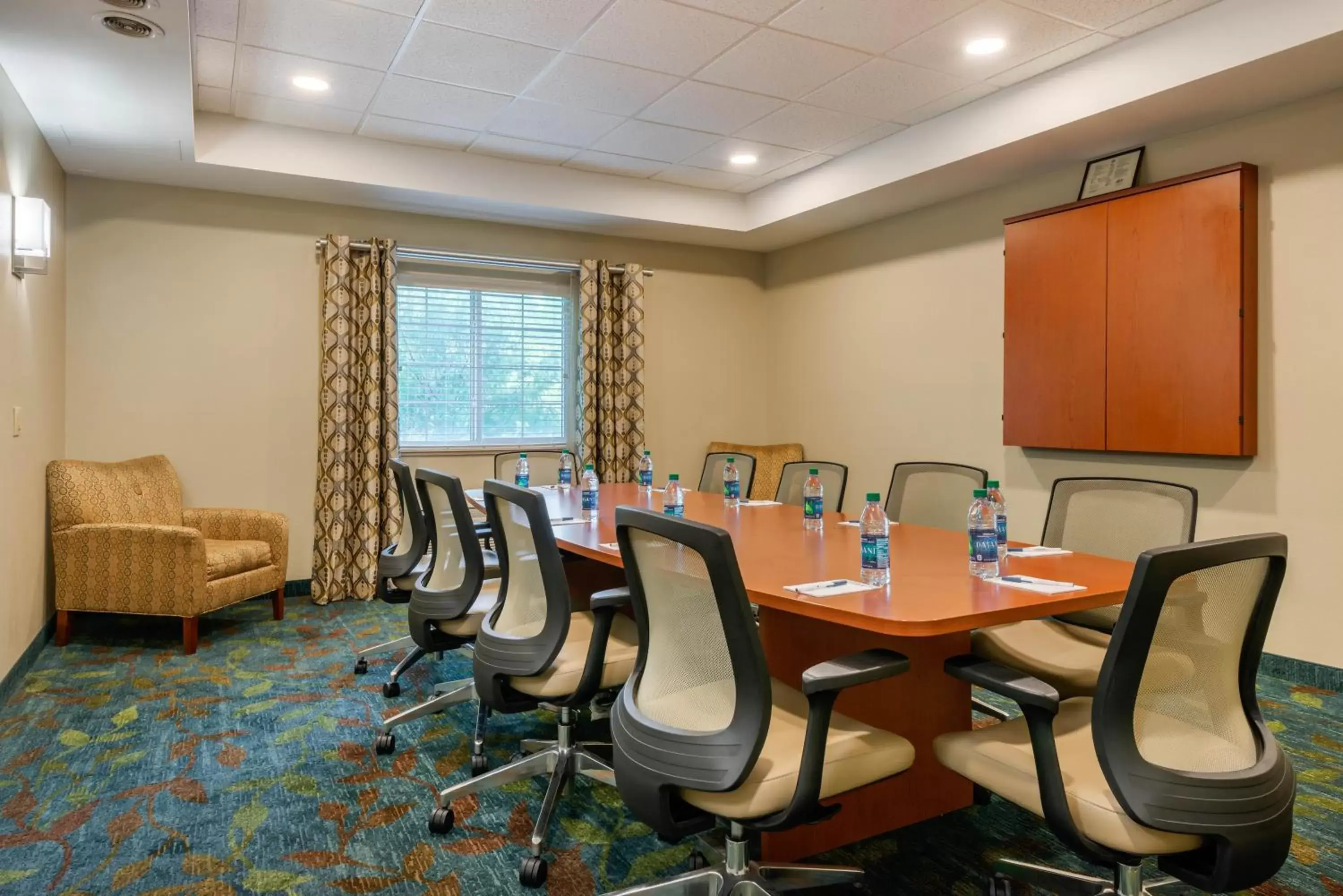 Meeting/conference room in Candlewood Suites Fort Myers/Sanibel Gateway, an IHG Hotel