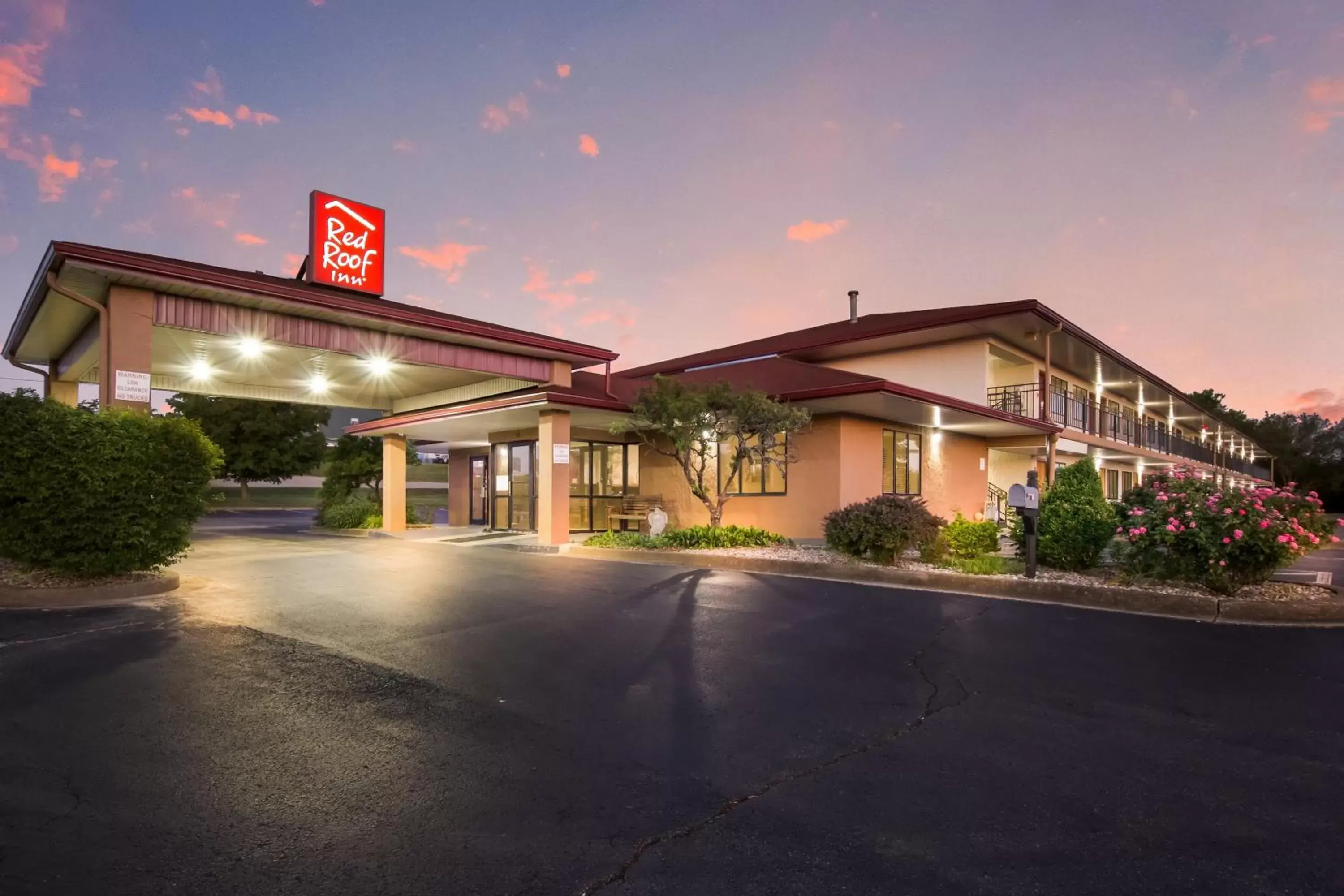 Property Building in Red Roof Inn Shelbyville