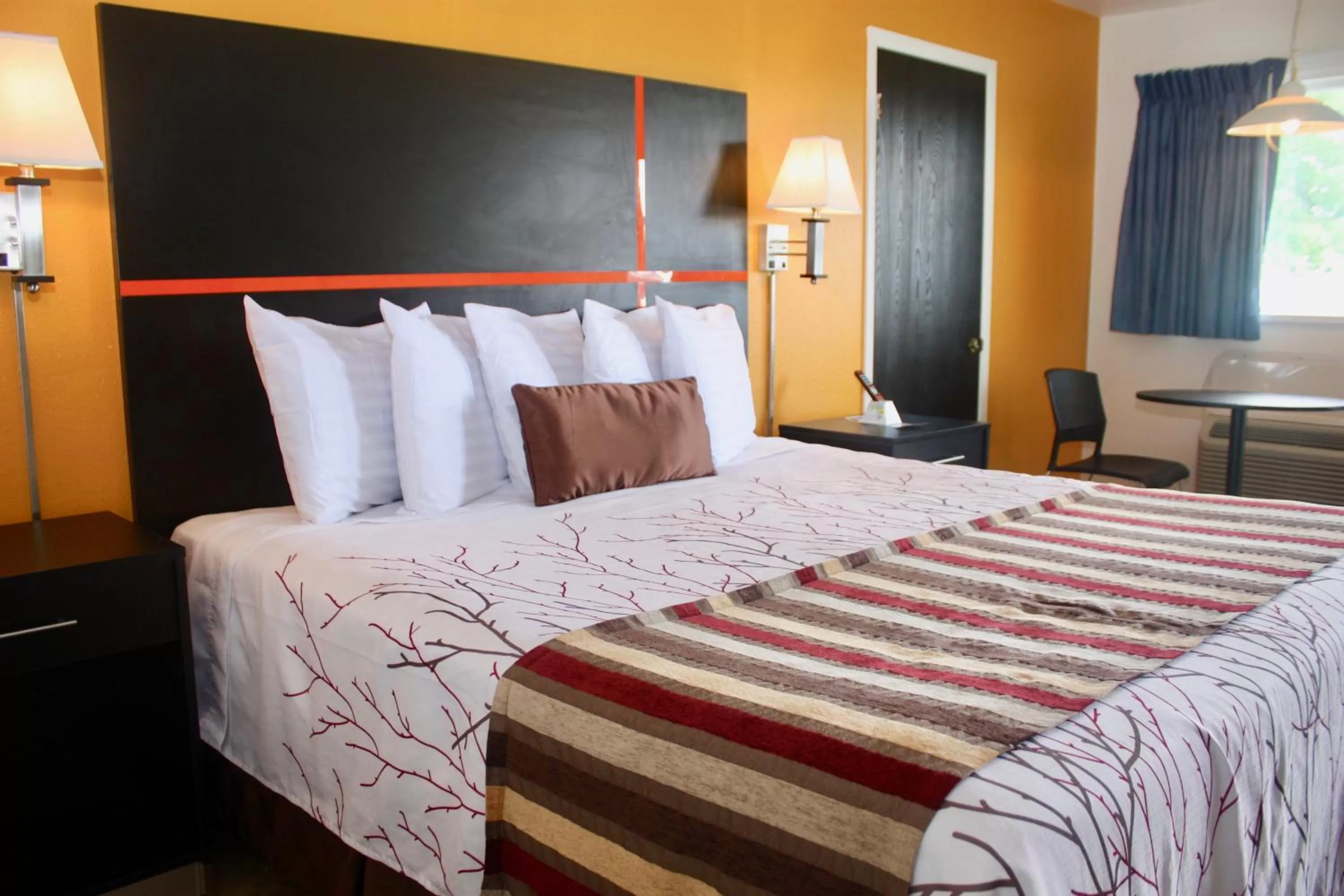 Bed in Chaparral Motor Inn