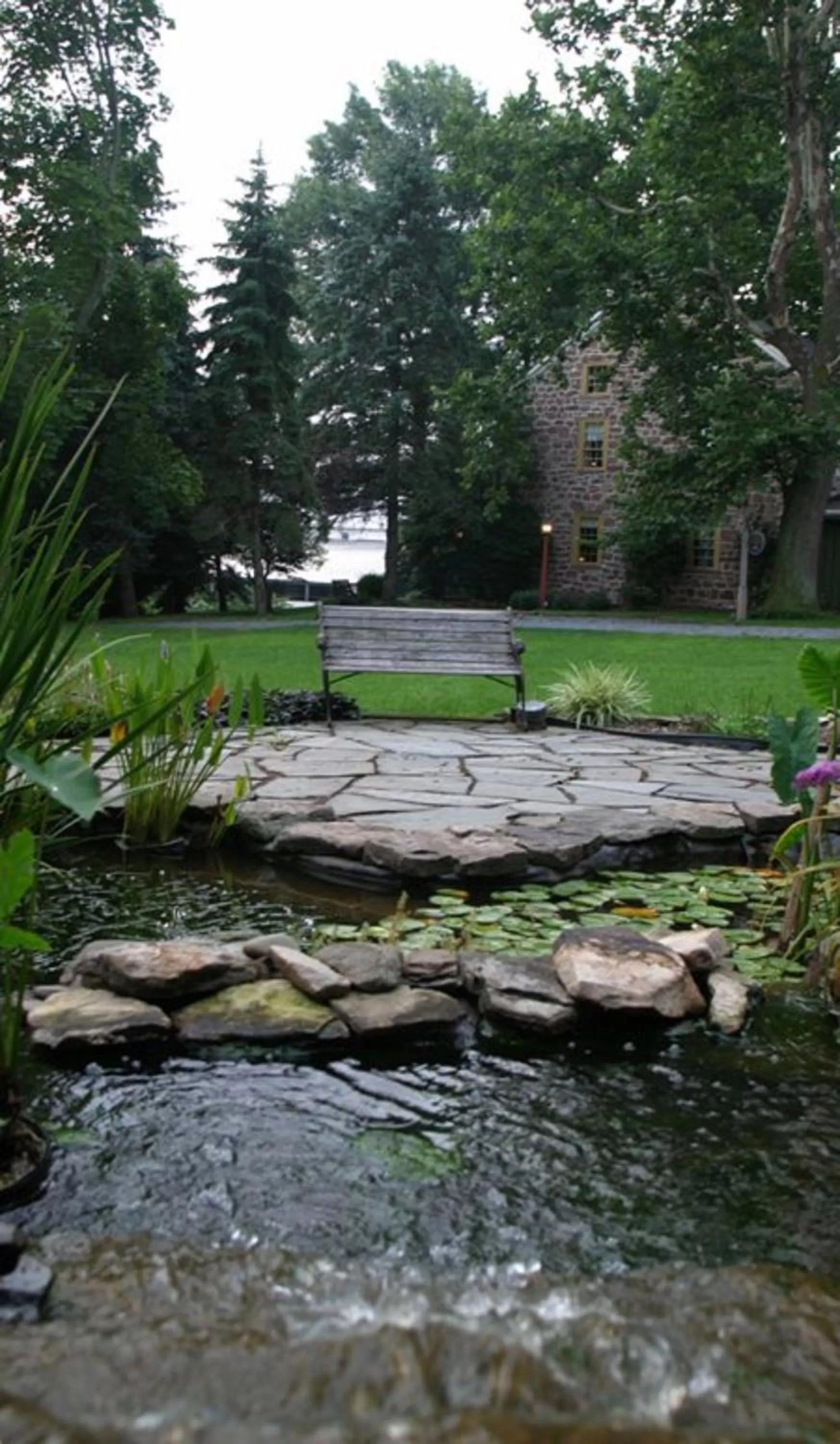 Property building in Brownstone Colonial Inn