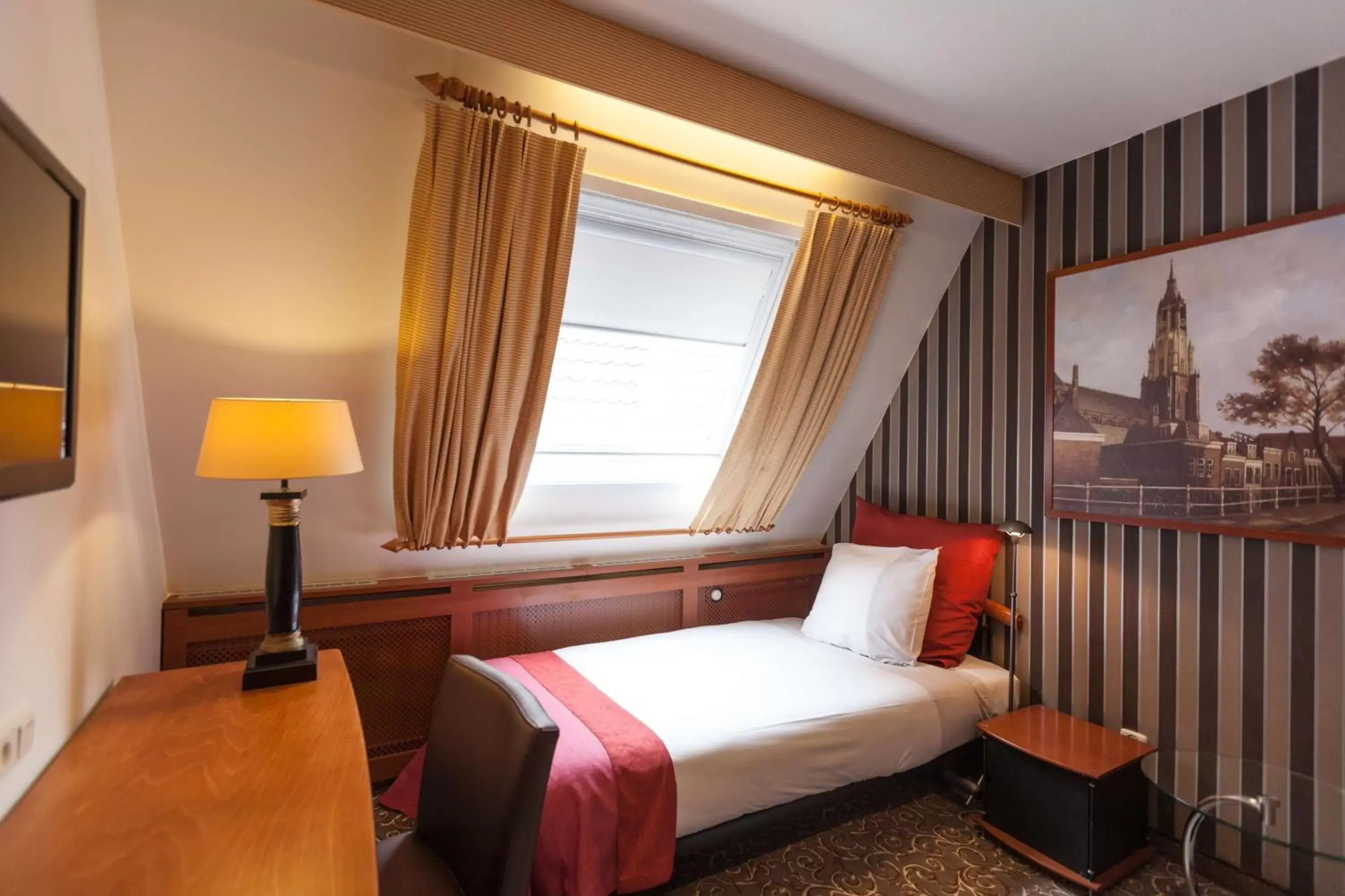 Photo of the whole room, Bed in Best Western Museumhotels Delft