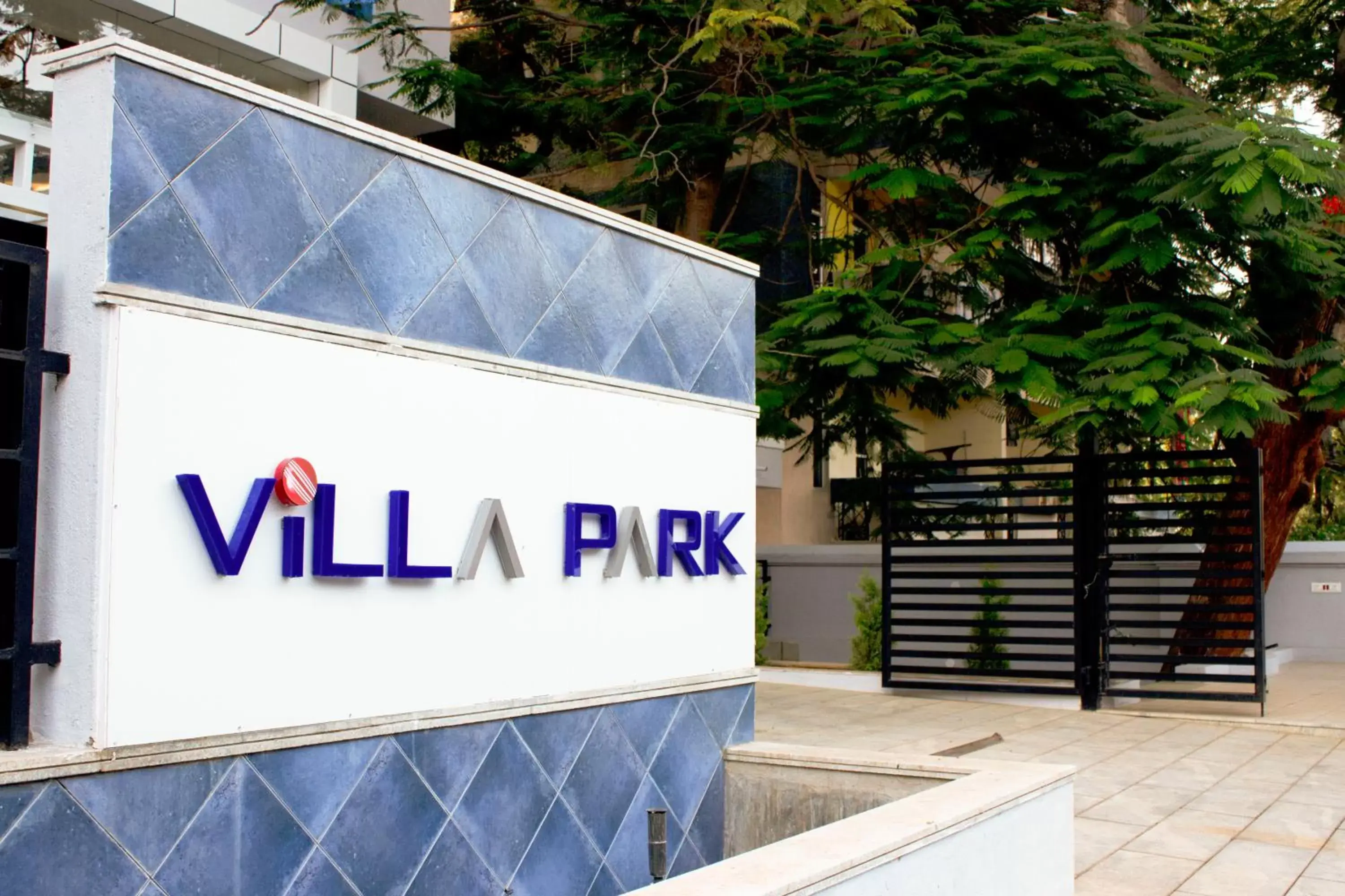 Facade/entrance, Property Logo/Sign in Villa Park