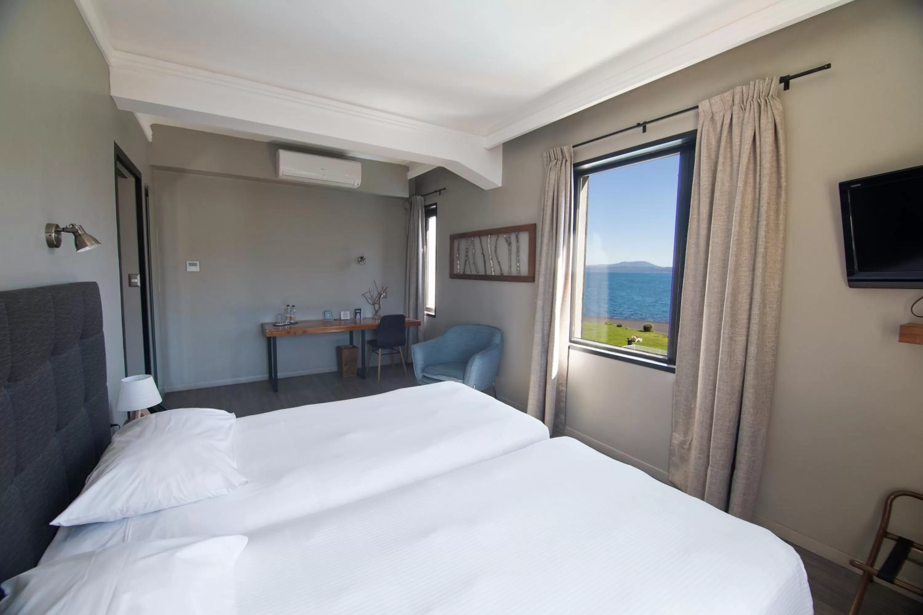 Photo of the whole room, Bed in Hotel Enjoy Pucón