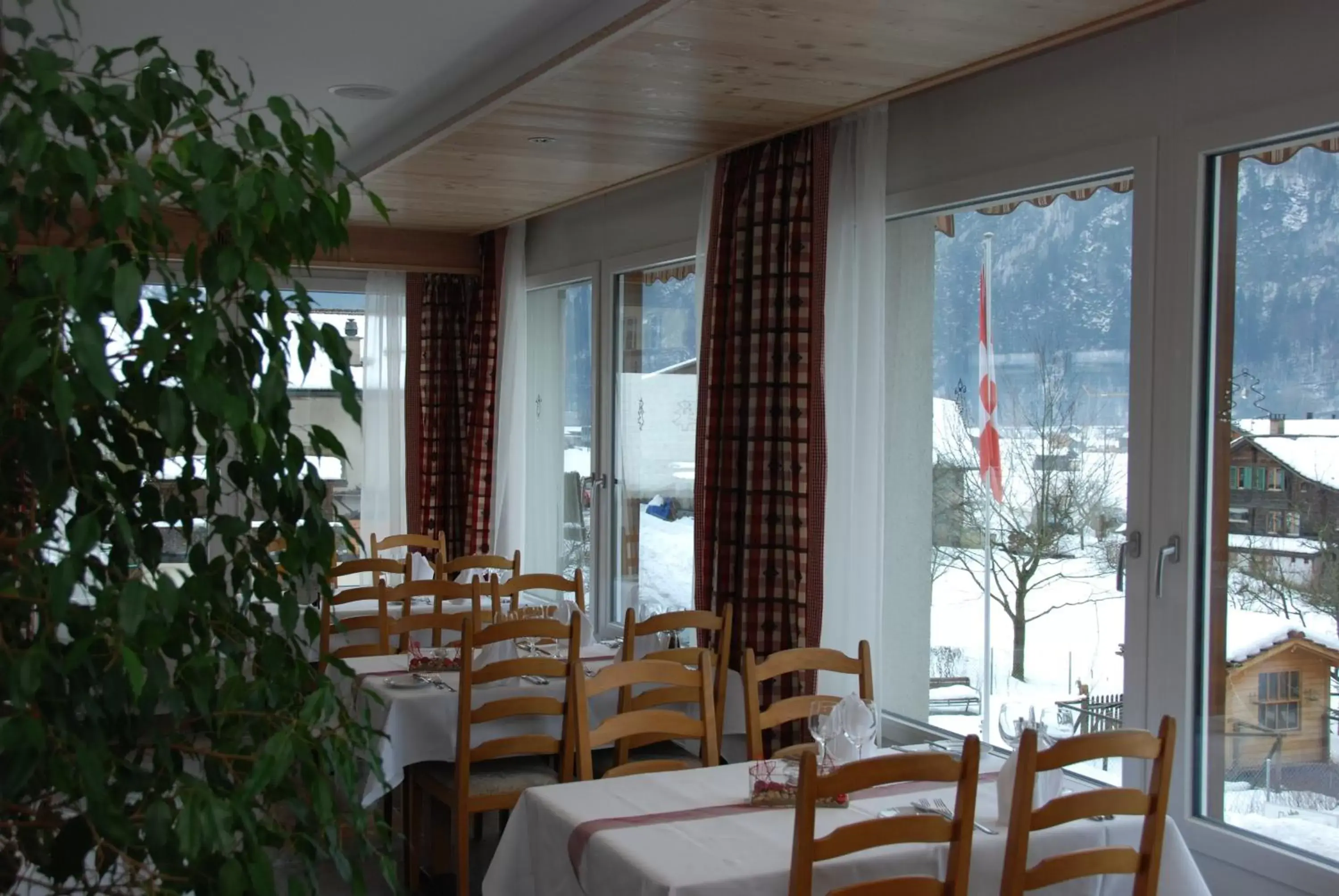 Restaurant/places to eat in Hotel Brienz