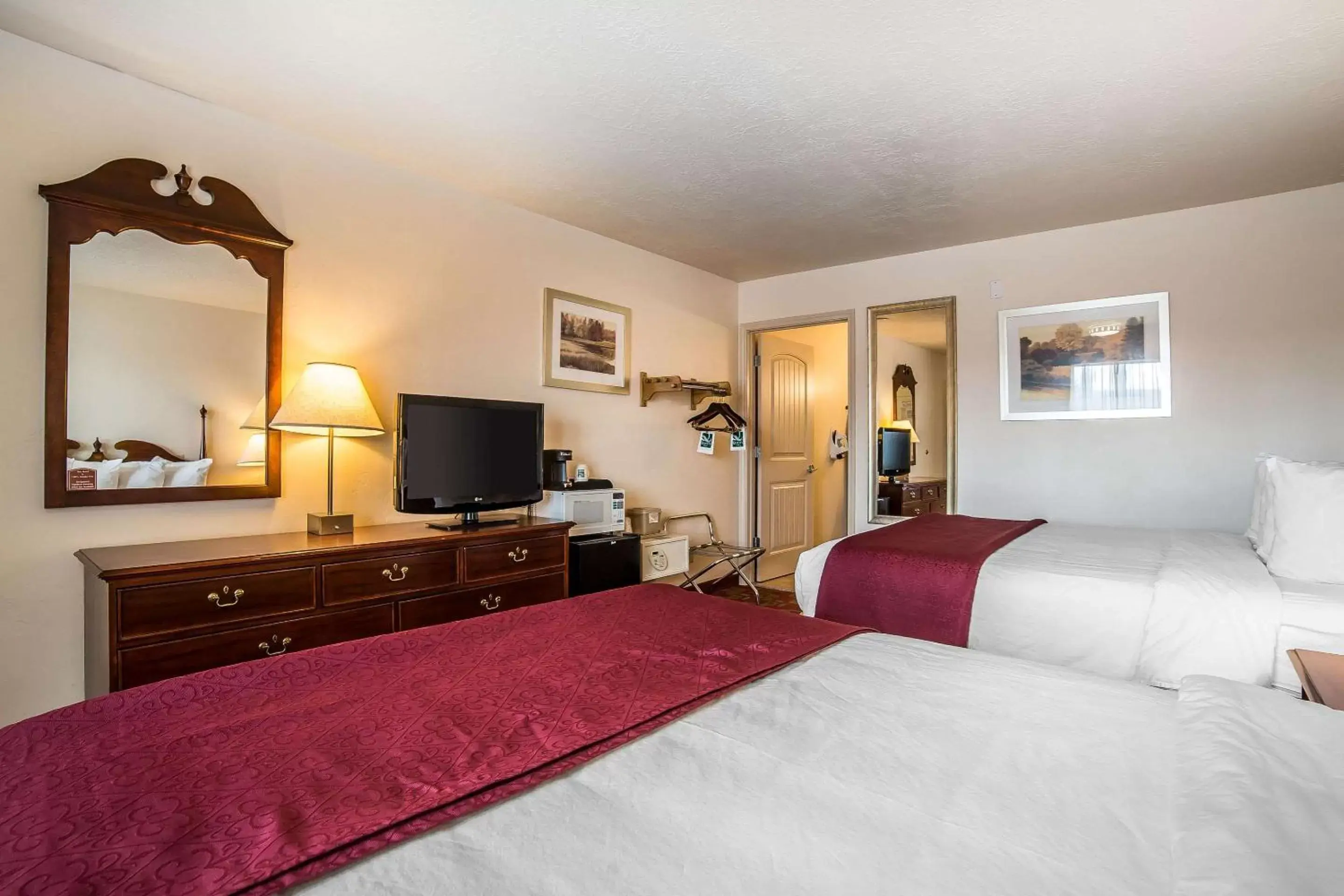 Photo of the whole room, Bed in Quality Inn Evanston near Wyoming Downs