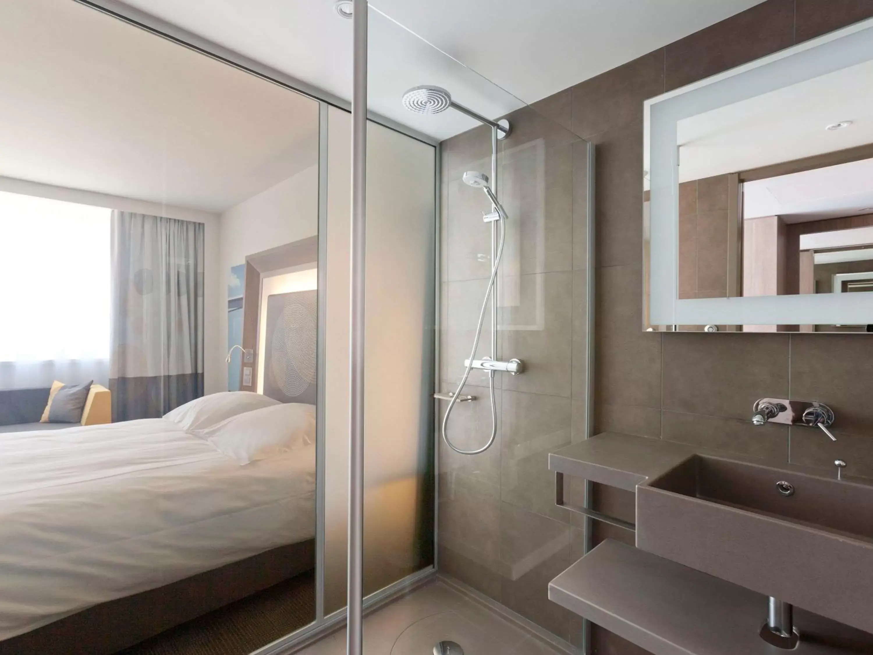 Bedroom, Bathroom in Novotel Lyon Confluence