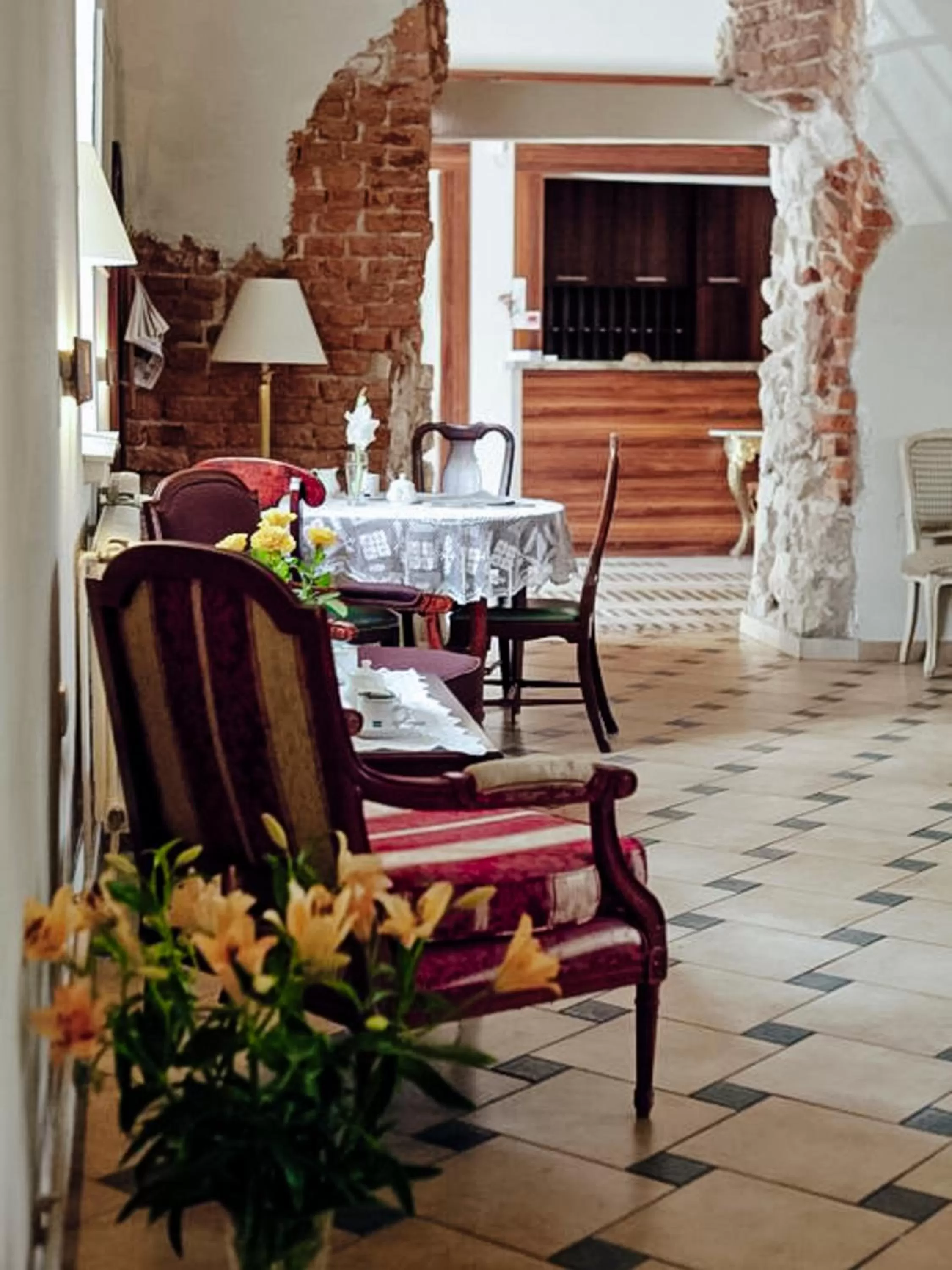 Restaurant/places to eat in Miodosytnia Aparthotel