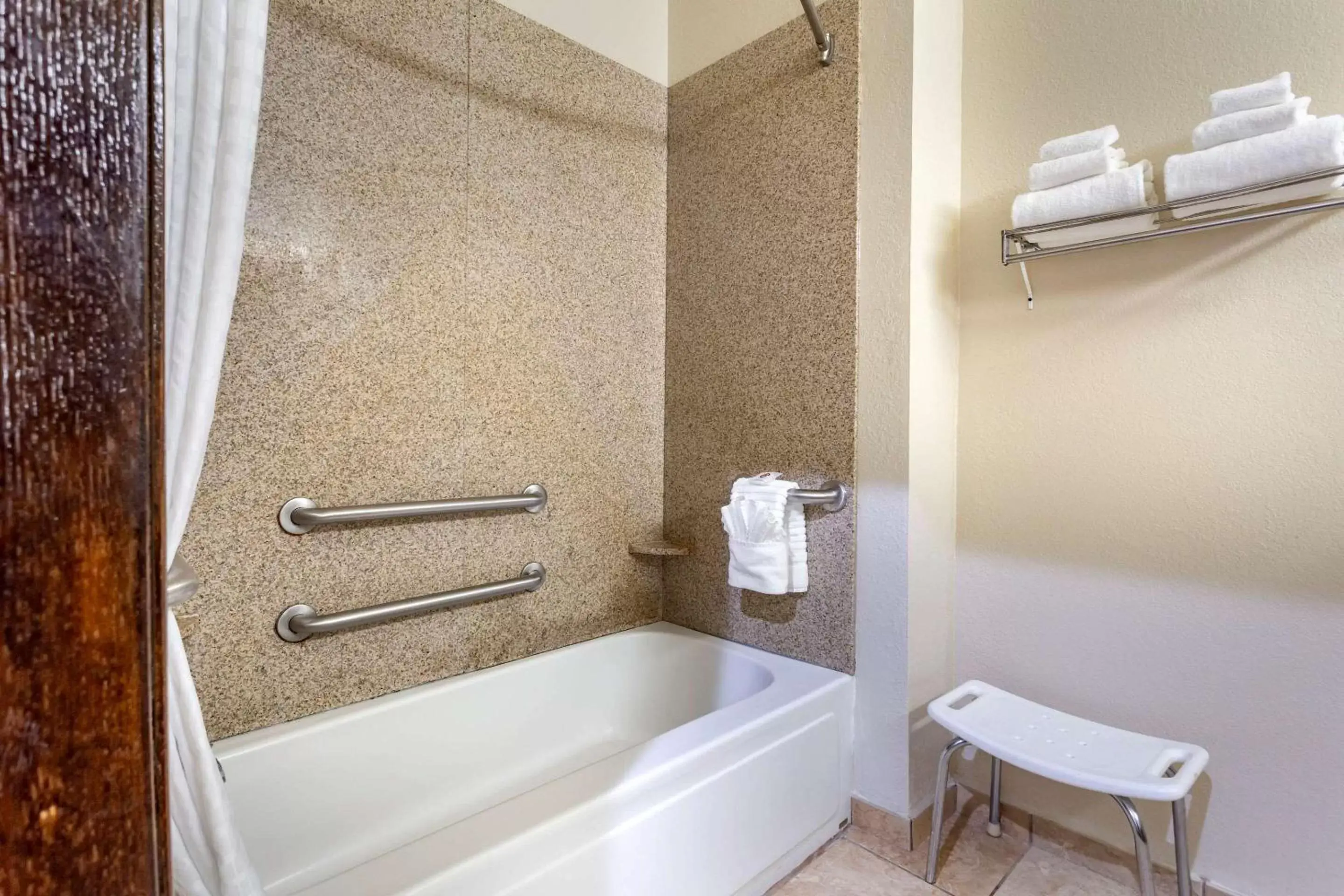 Bathroom in Comfort Inn Hobart - Merrillville