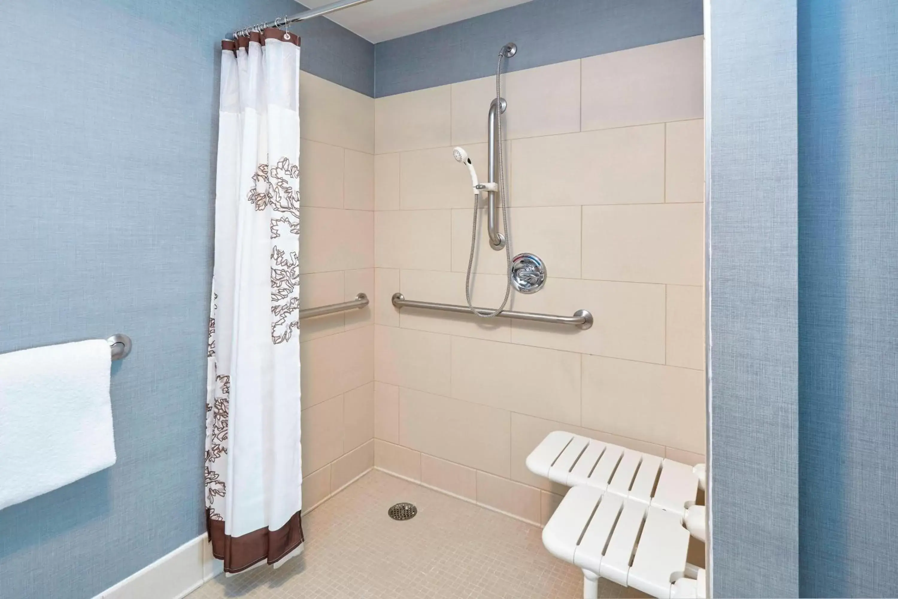 Bathroom in Residence Inn by Marriott Chicago Schaumburg/Woodfield Mall