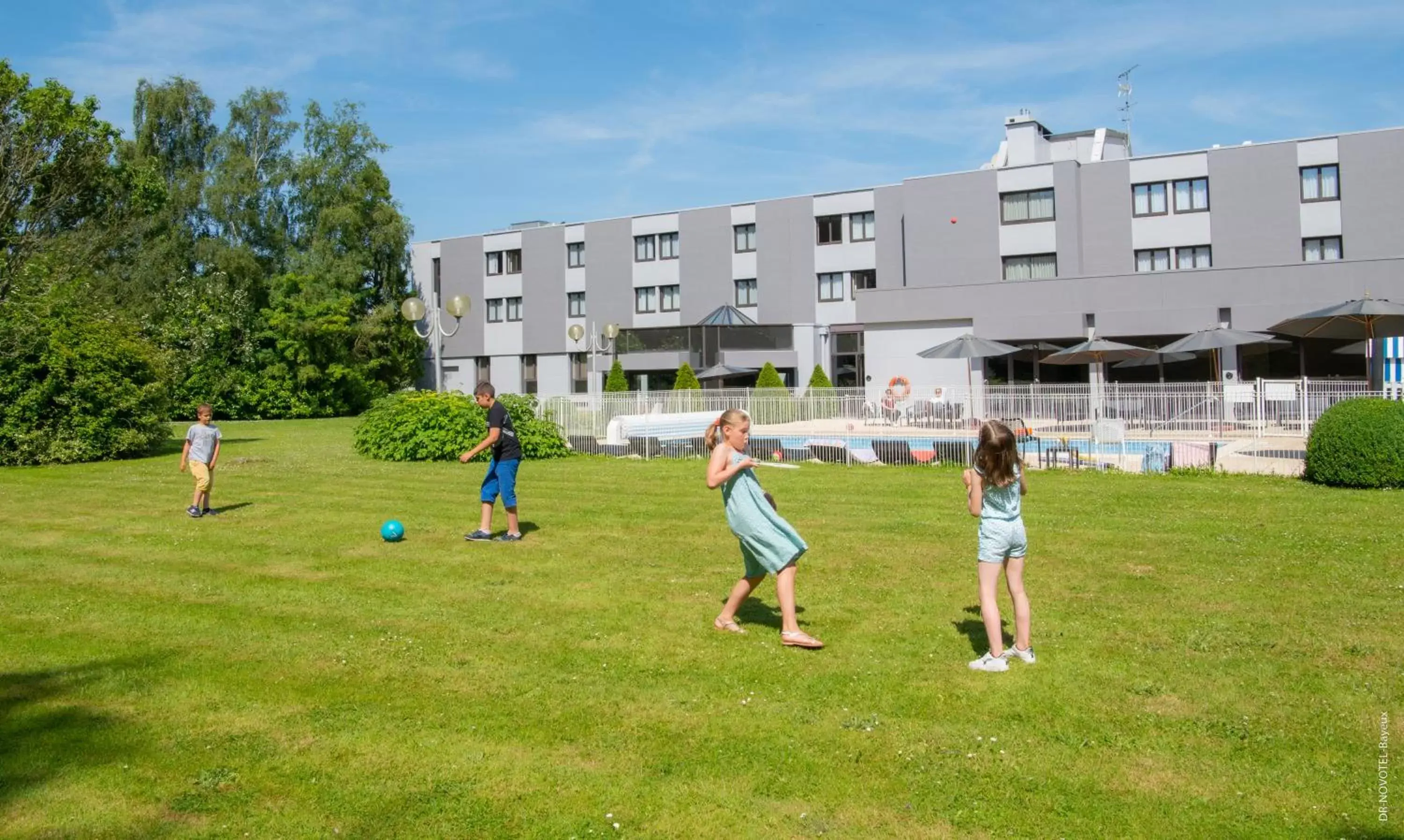 Garden, Property Building in Novotel Bayeux