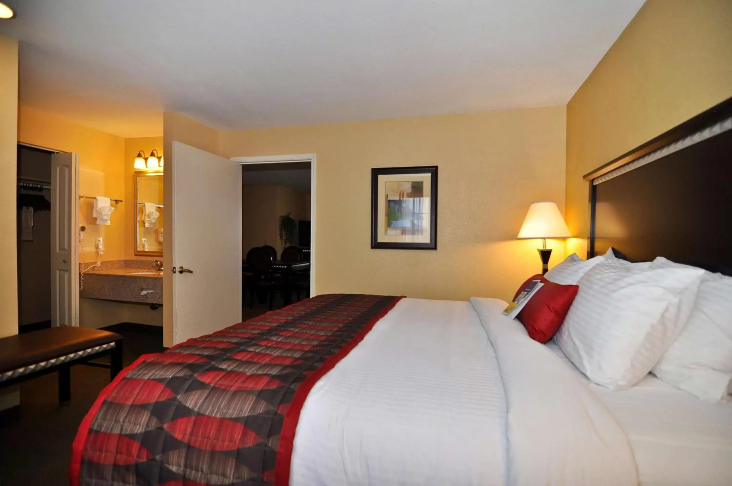 Photo of the whole room, Bed in Best Western Plus Bessemer
