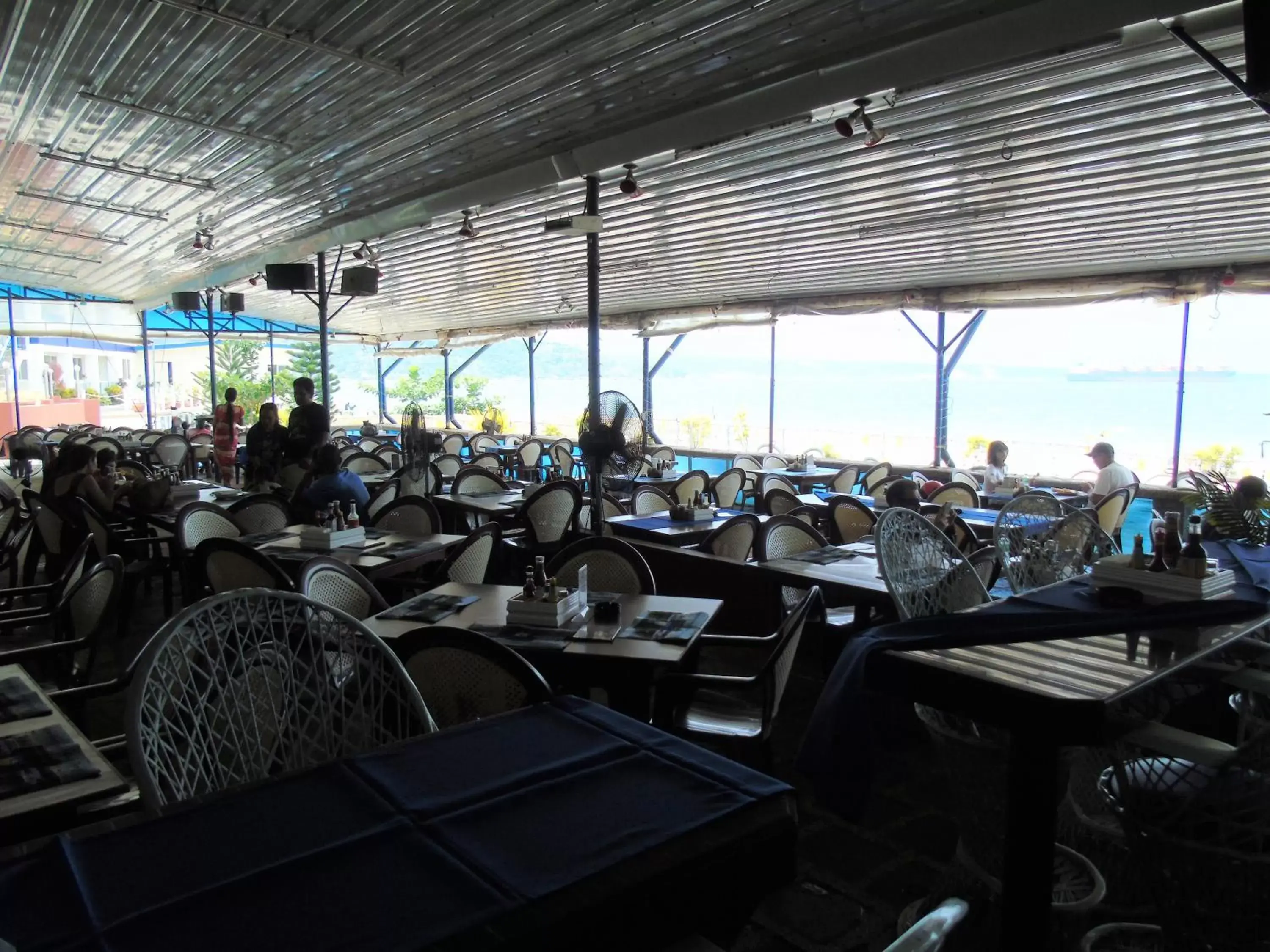 Restaurant/Places to Eat in Blue Rock Resort