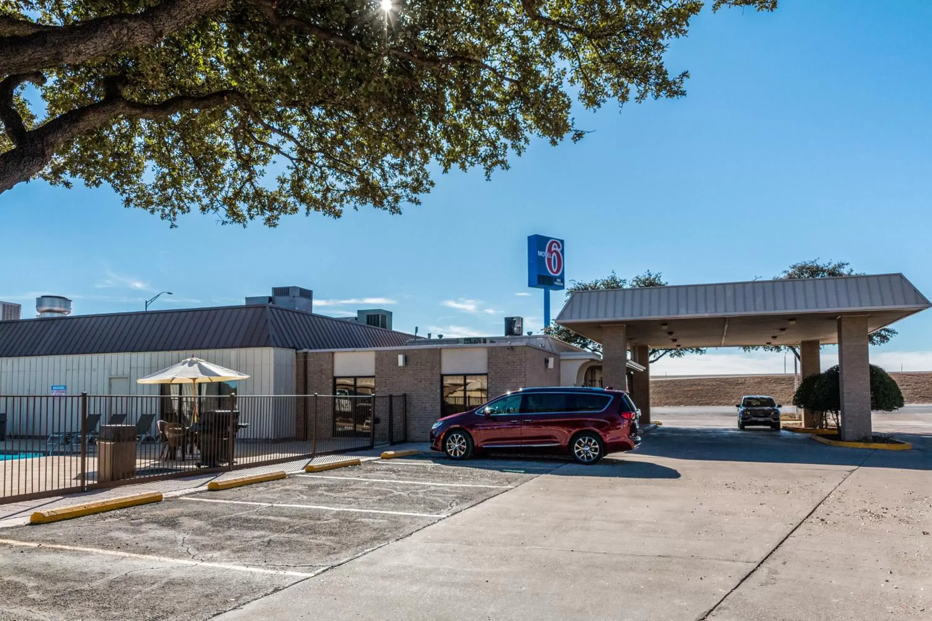 Property Building in Motel 6-Sonora, TX