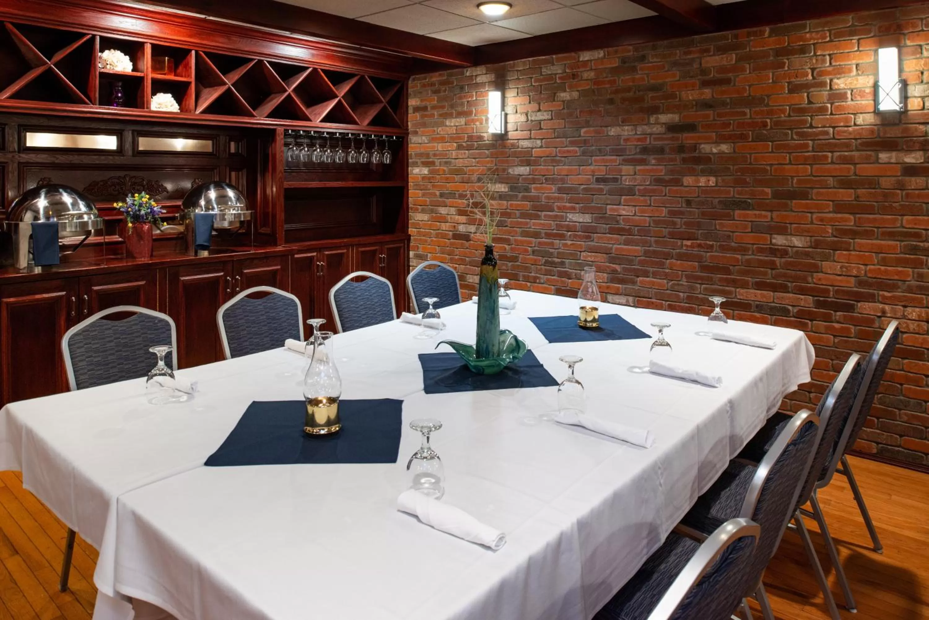 Meeting/conference room, Restaurant/Places to Eat in Holiday Inn Concord Downtown, an IHG Hotel