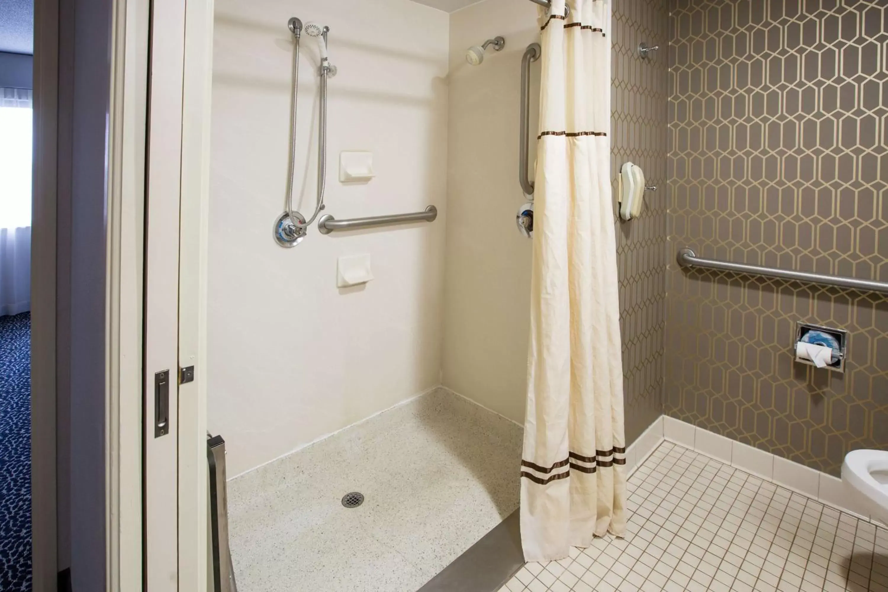 Bathroom in Embassy Suites by Hilton Louisville East