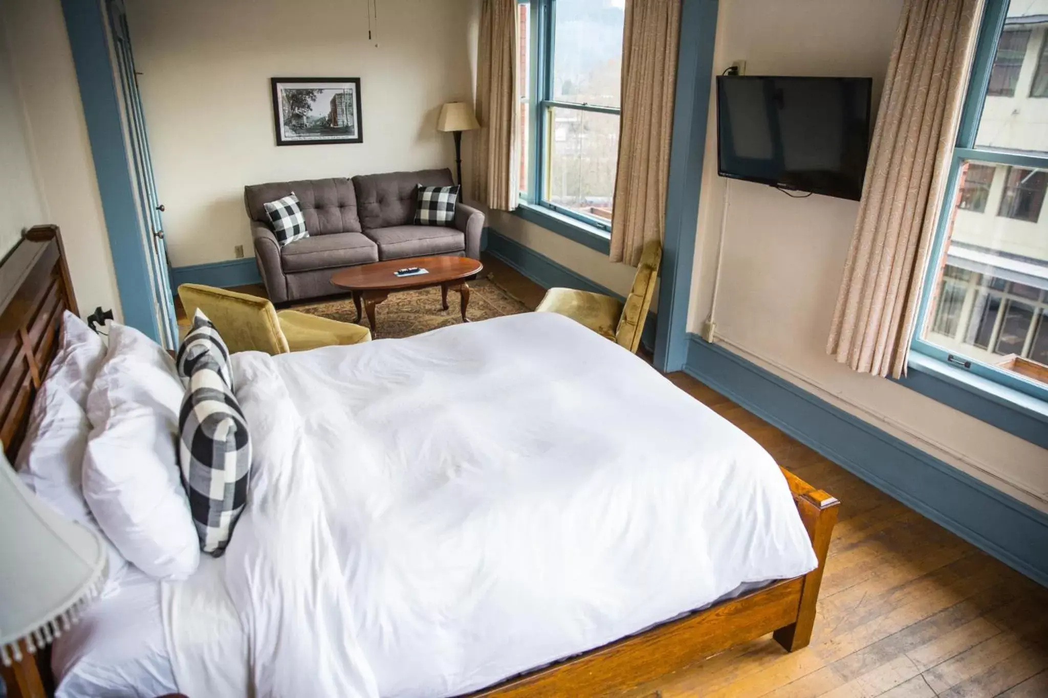 Room Photo in Hood River Hotel