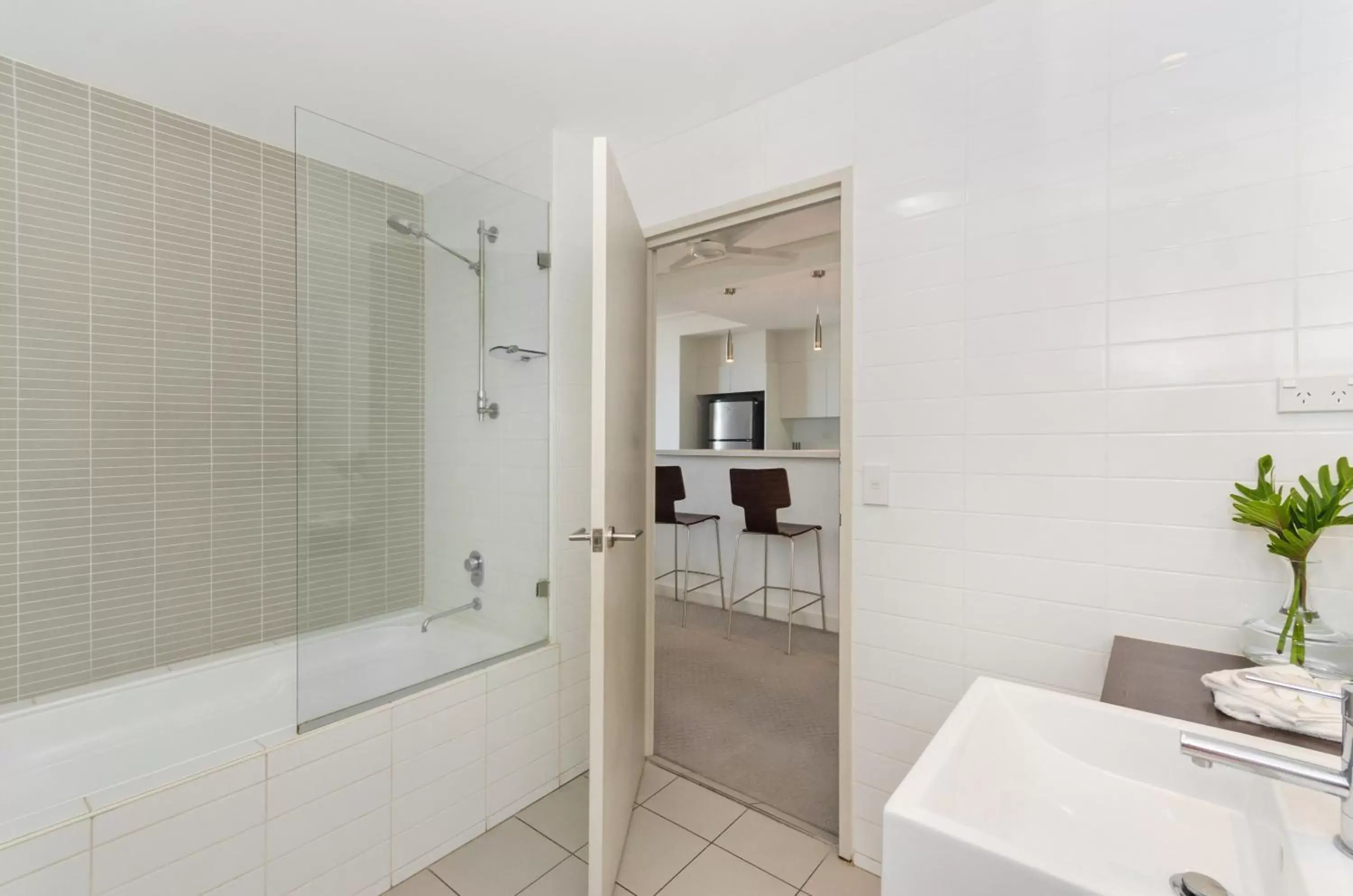 Bathroom in Property Vine - Dalgety Apartments