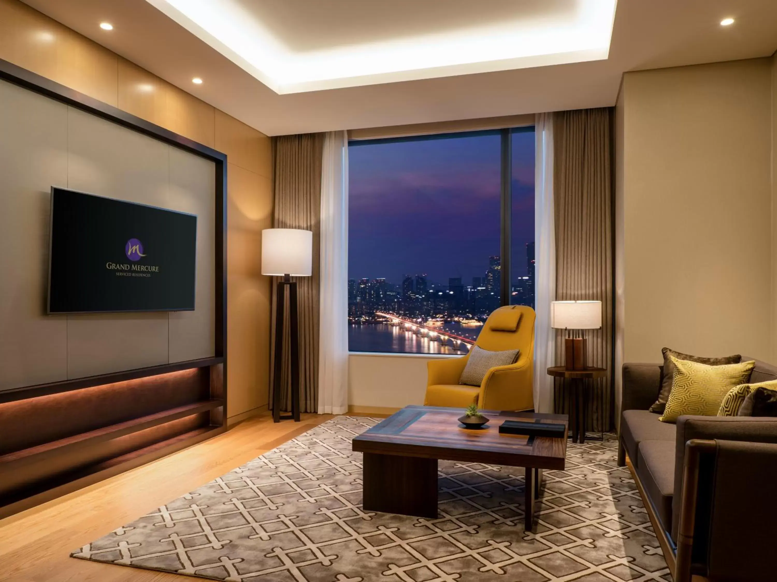 Living room in Grand Mercure Ambassador Hotel and Residences Seoul Yongsan